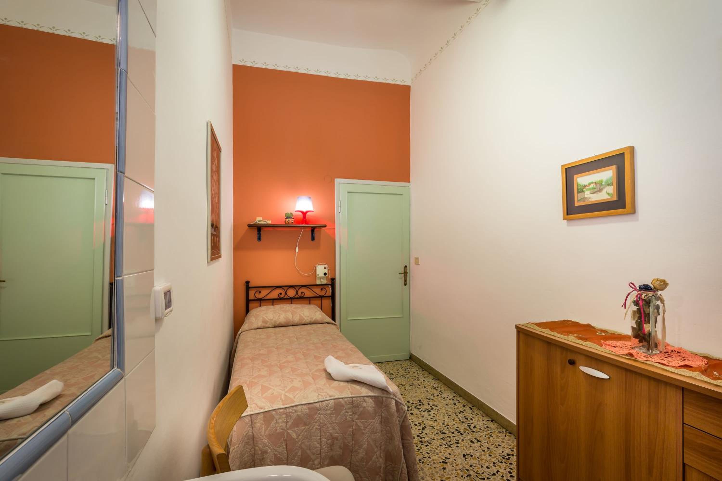 Single Room With Shared Bathroom photo 1