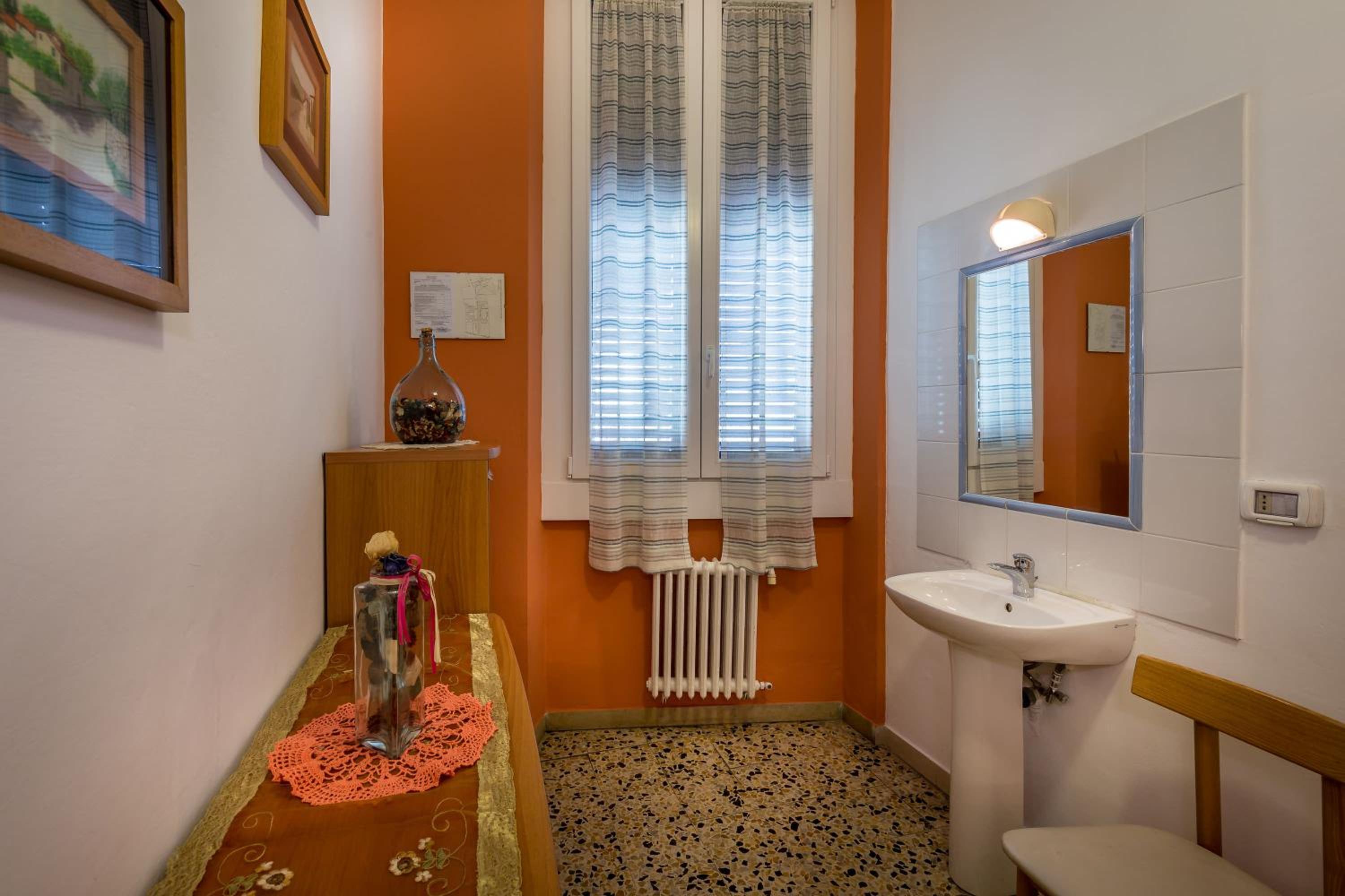 Single Room With Shared Bathroom photo 2