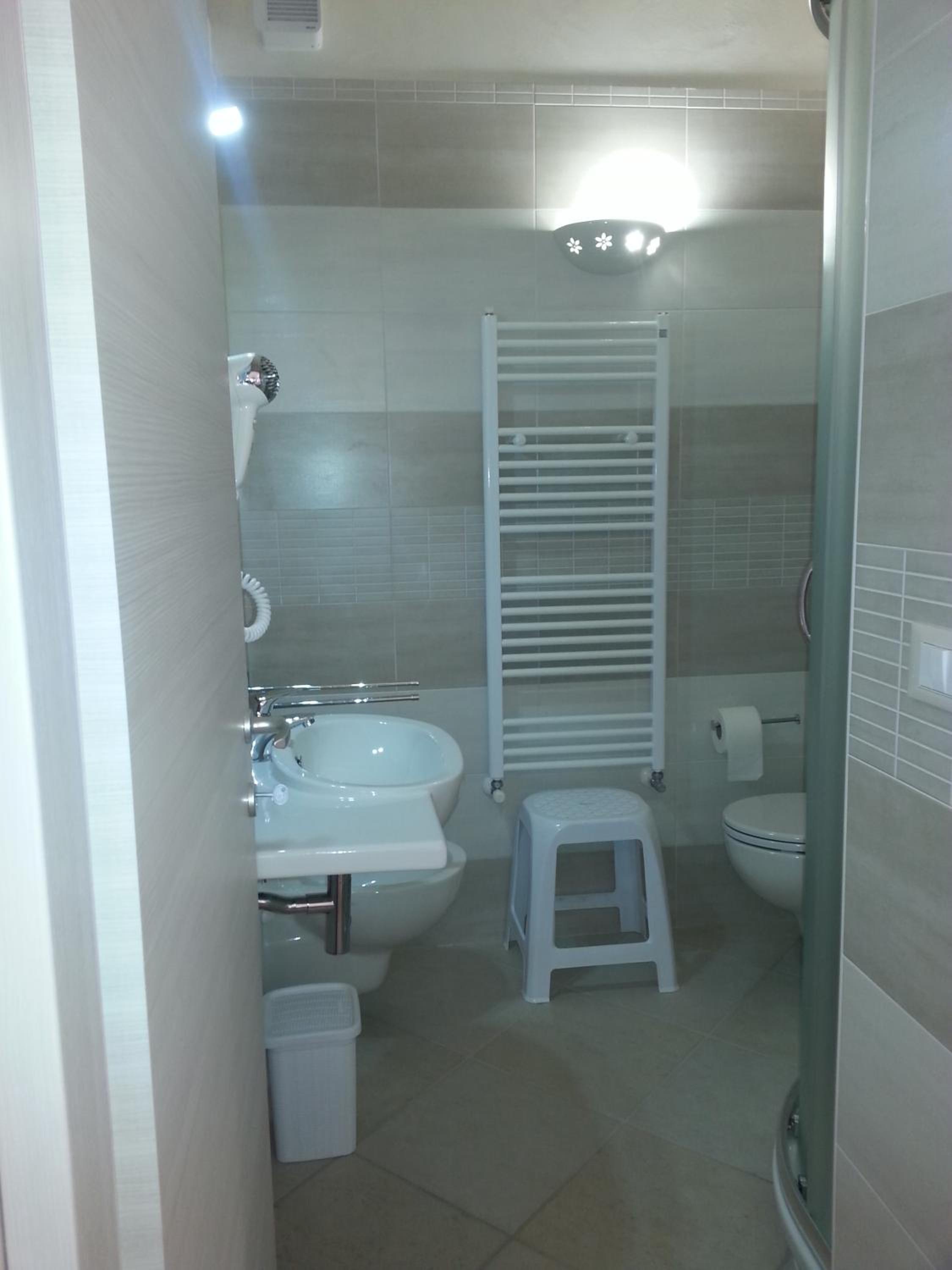 Triple Room with Private Bathroom - Photo 11