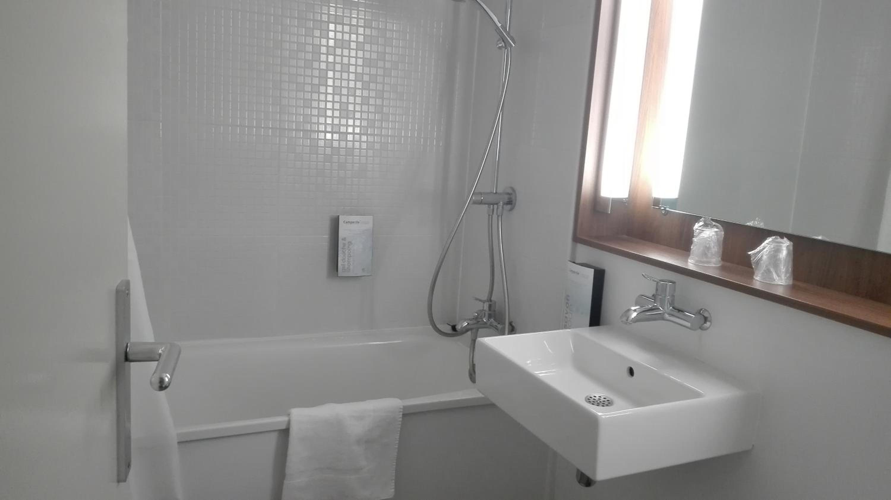 Standard Twin Room - Photo 2