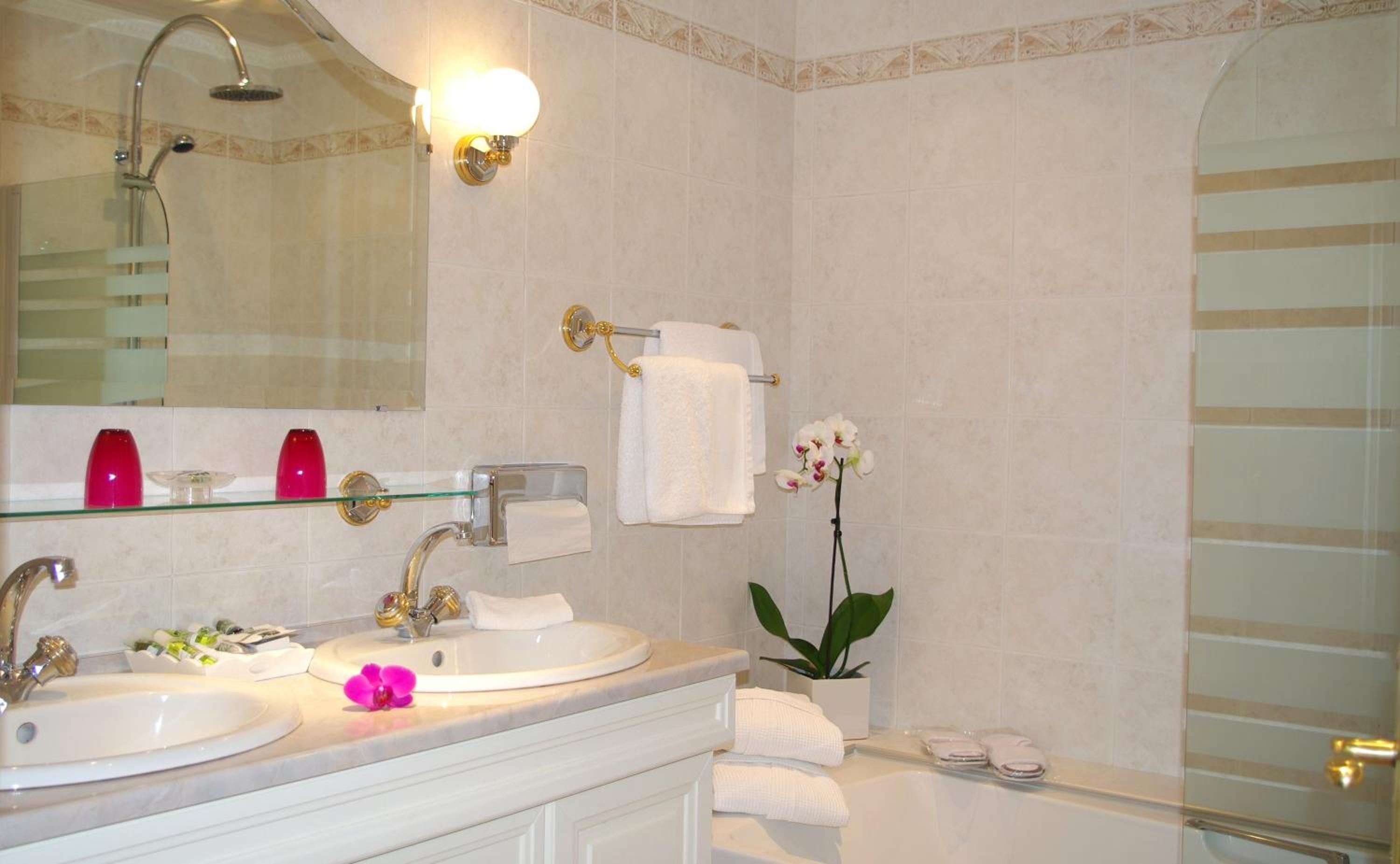 Elegant Double Room photo 3