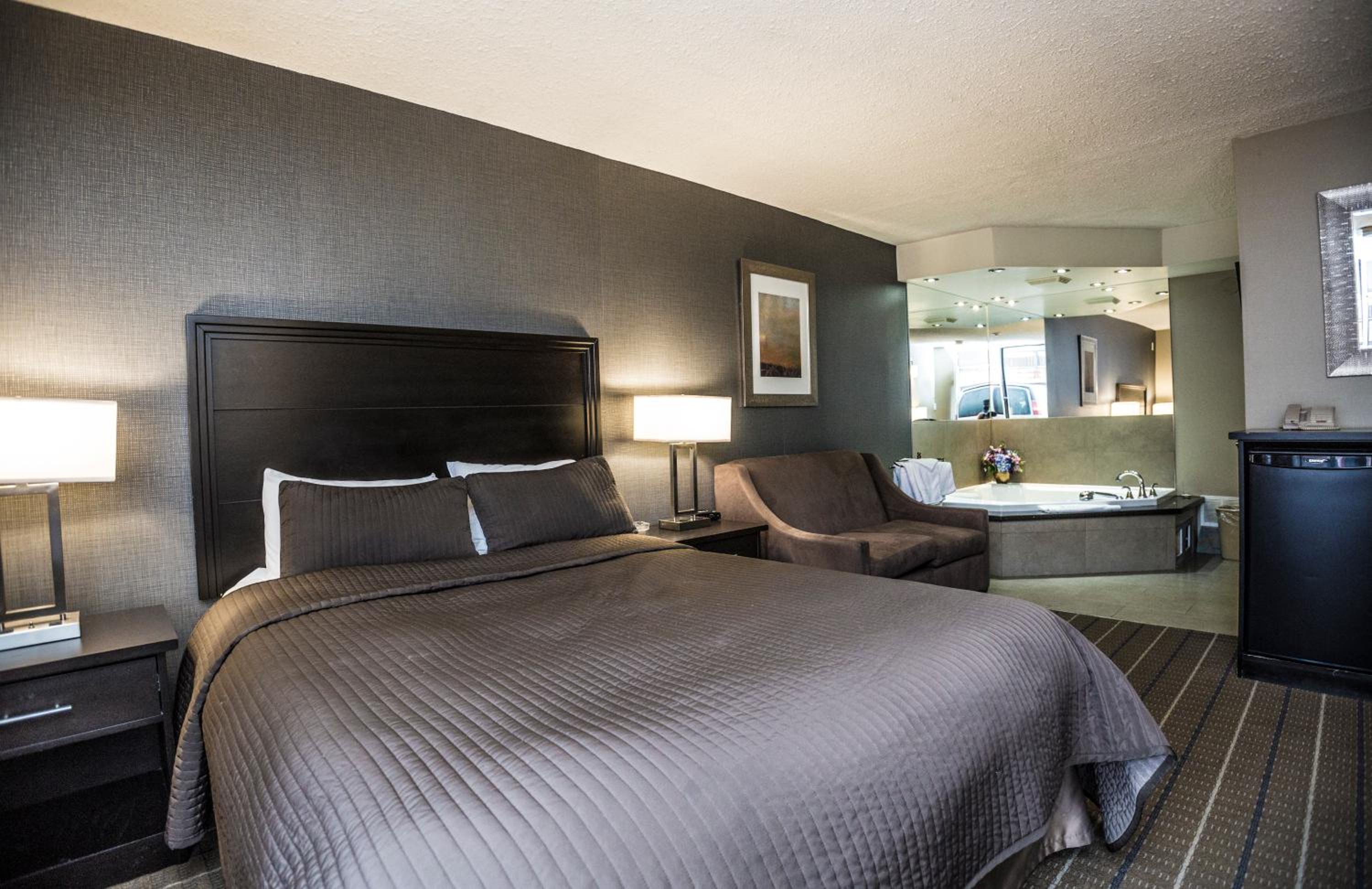Honeymoon Suite - Photo 6