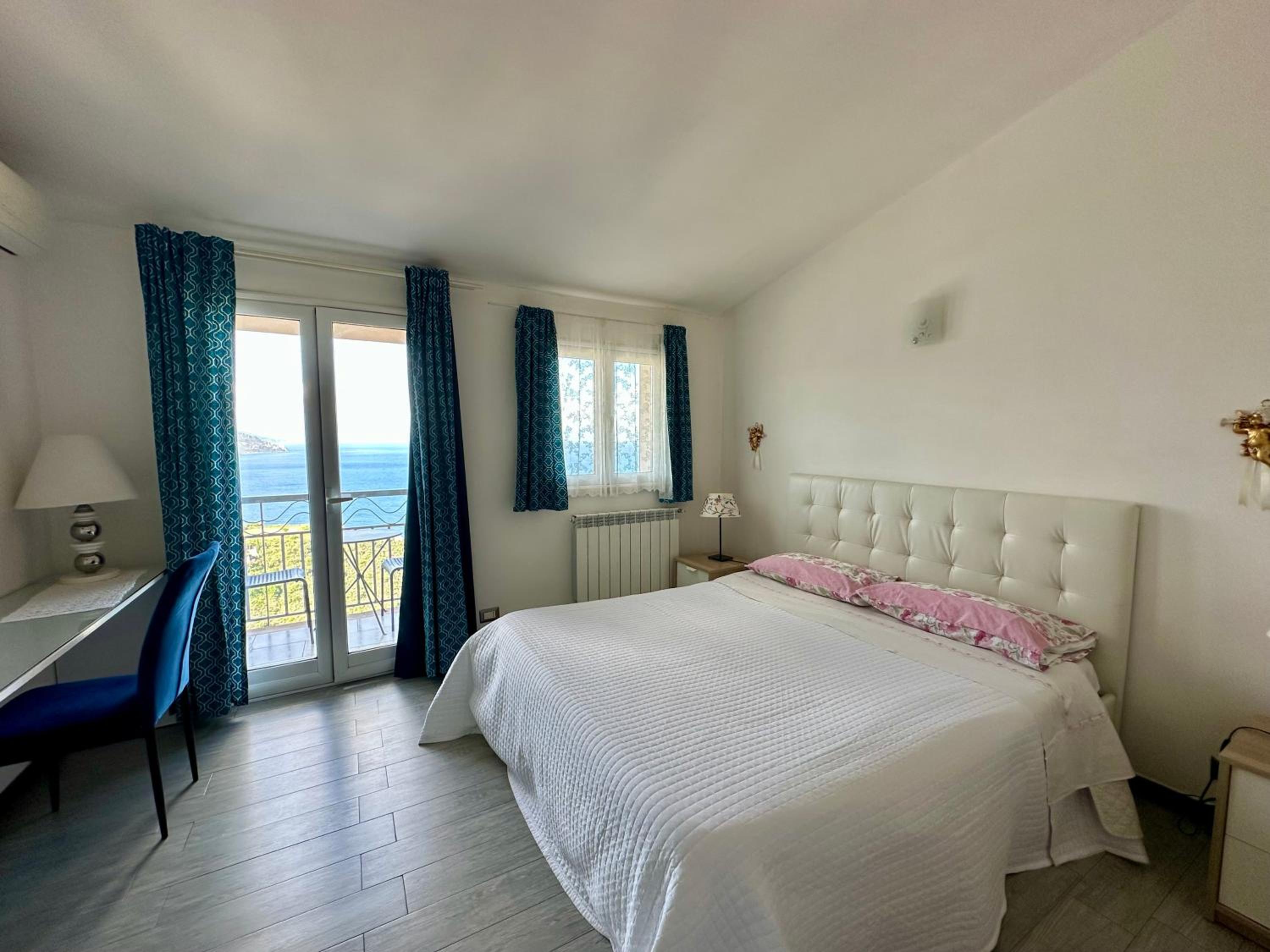 Double Room with Extra Bed photo 3