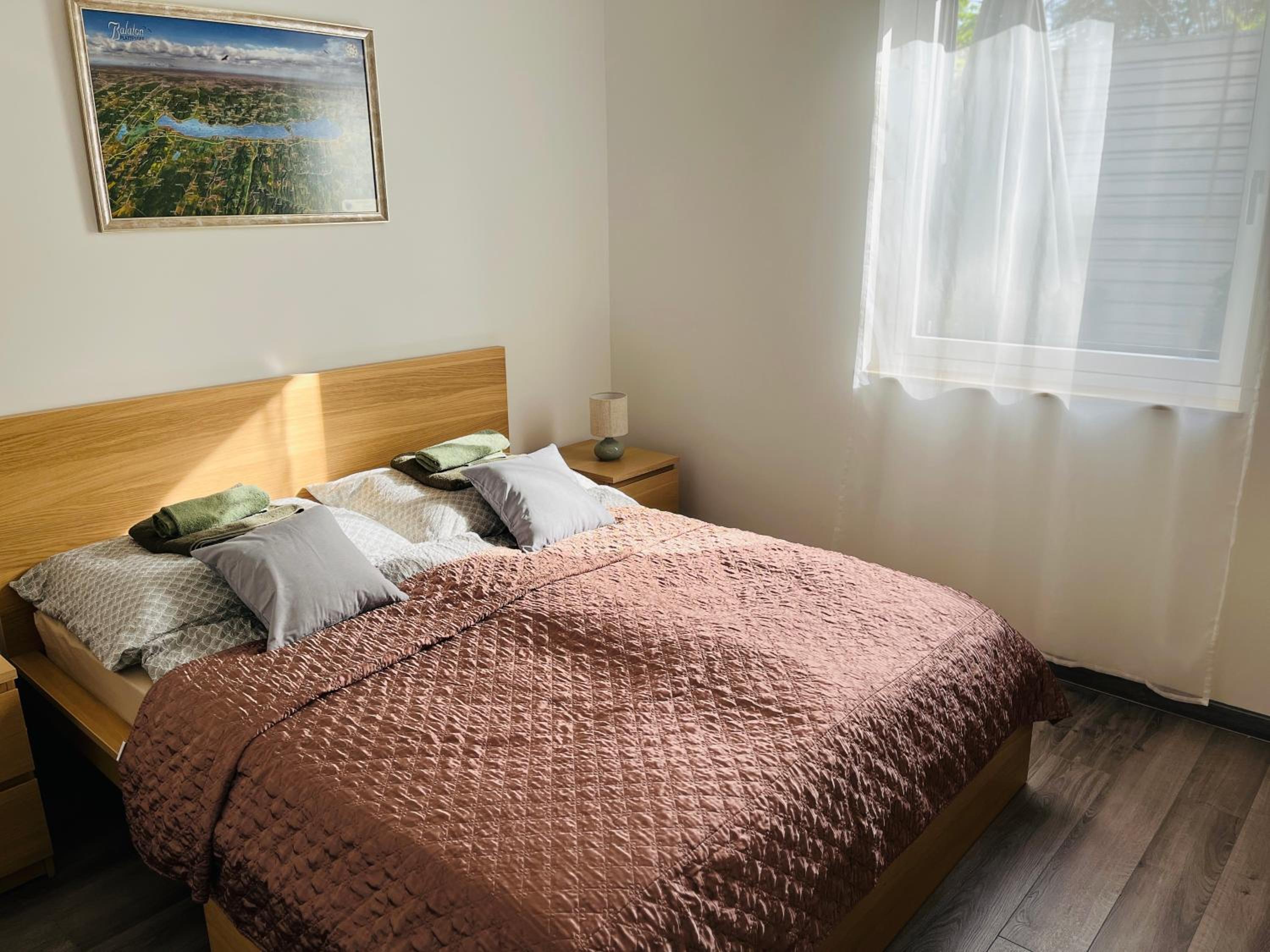 One-Bedroom Apartment photo 2