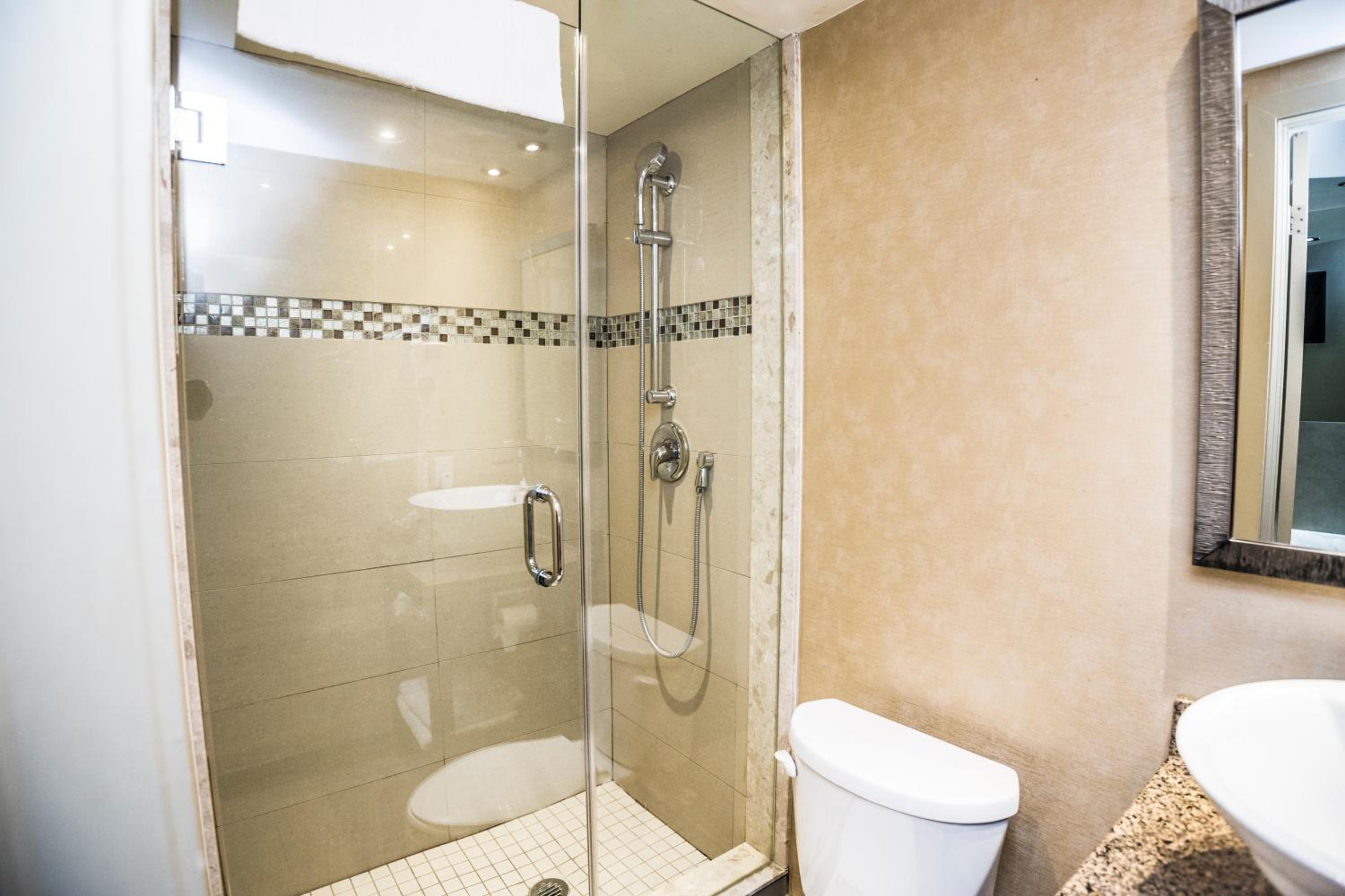 Honeymoon Suite - Photo 9