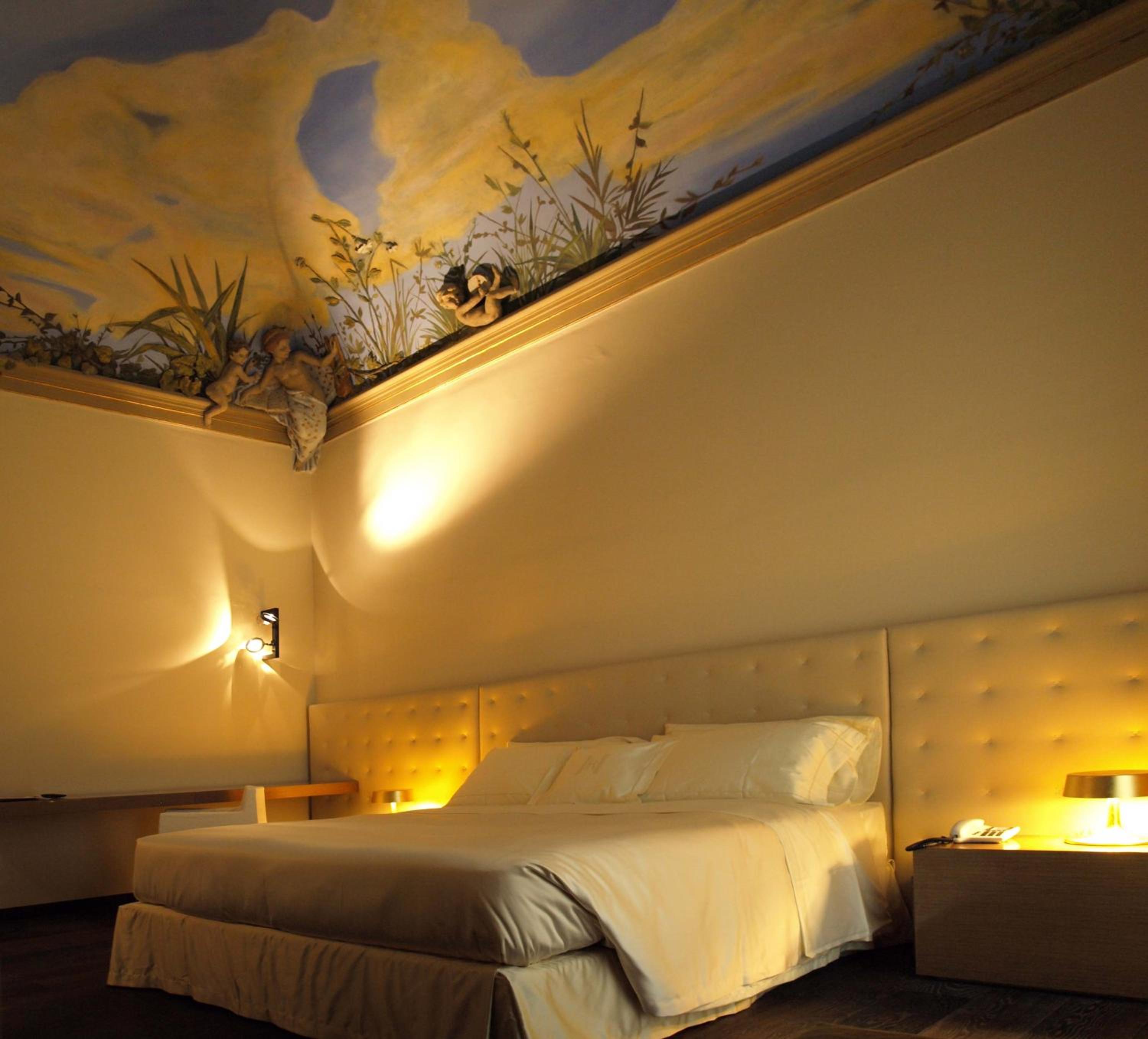 Deluxe Double or Twin Room with Balcony - Photo 4
