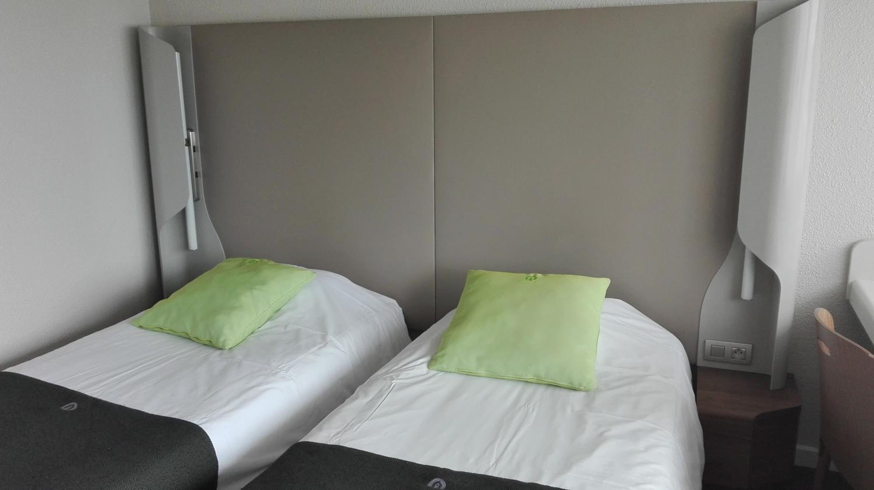 Standard Twin Room - Photo 1