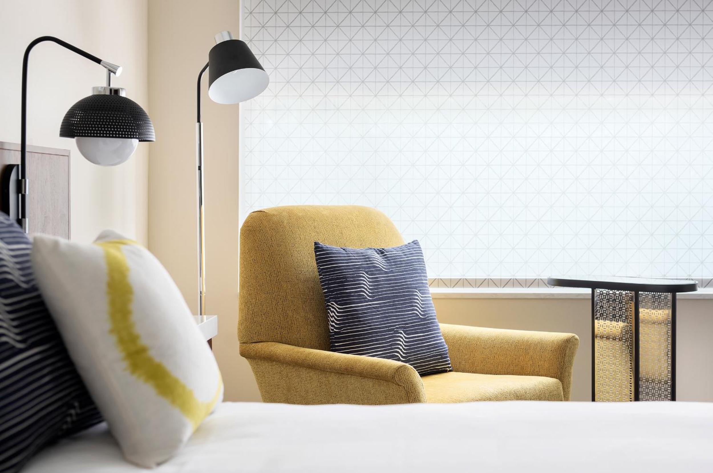 Chambre Lit King-Size - Adaptée aux Personnes Malentendantes