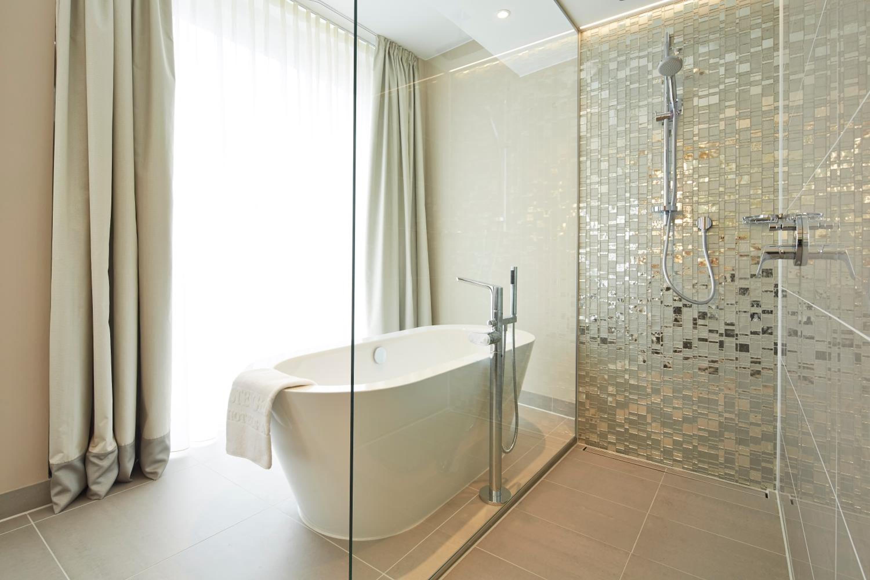 Suite - Photo 5