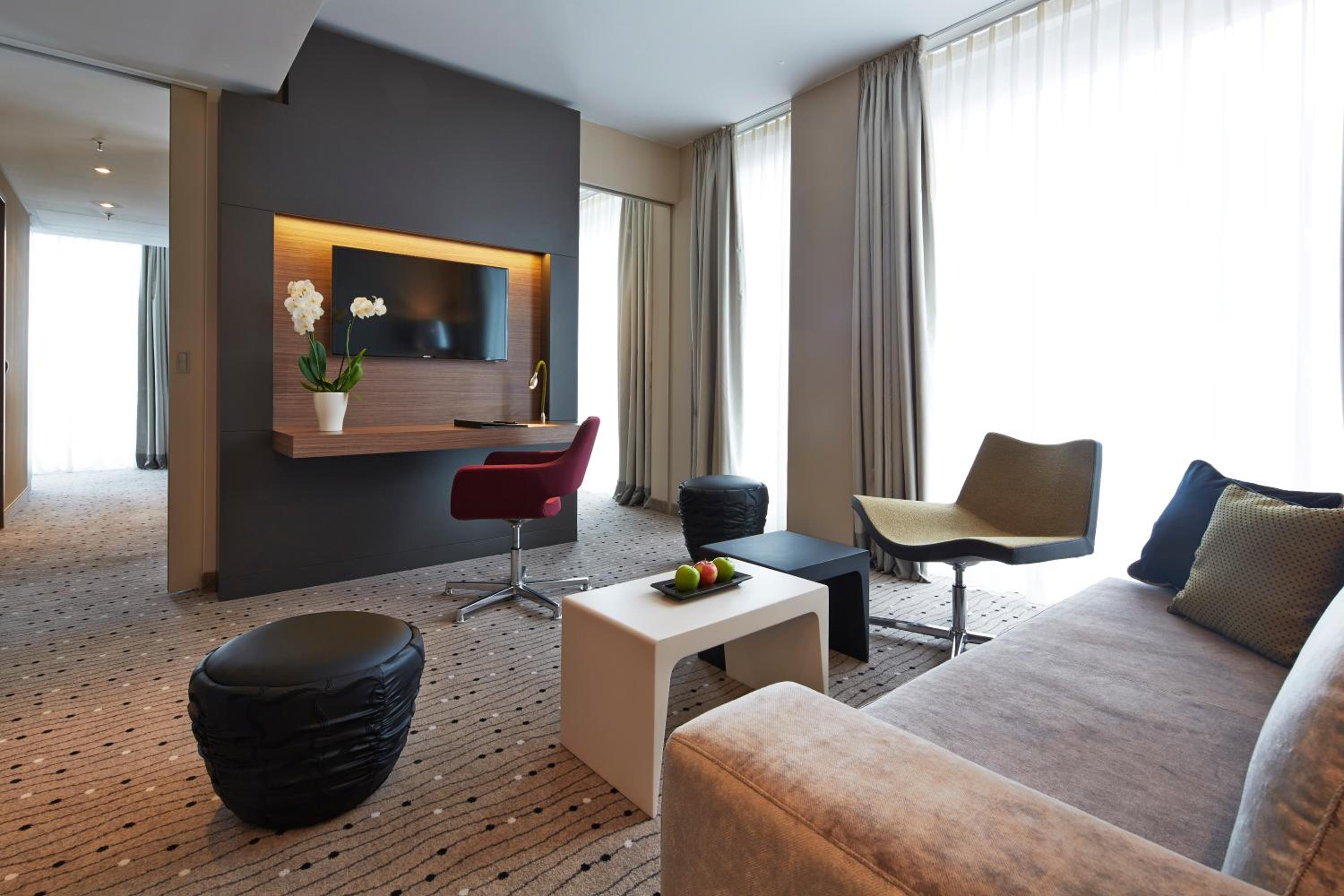 Suite - Photo 2