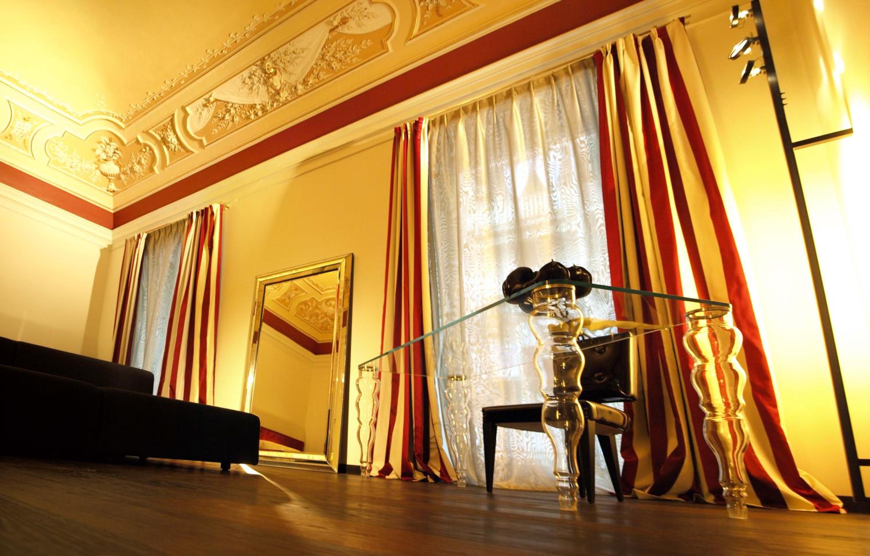 Deluxe Suite - Photo 8