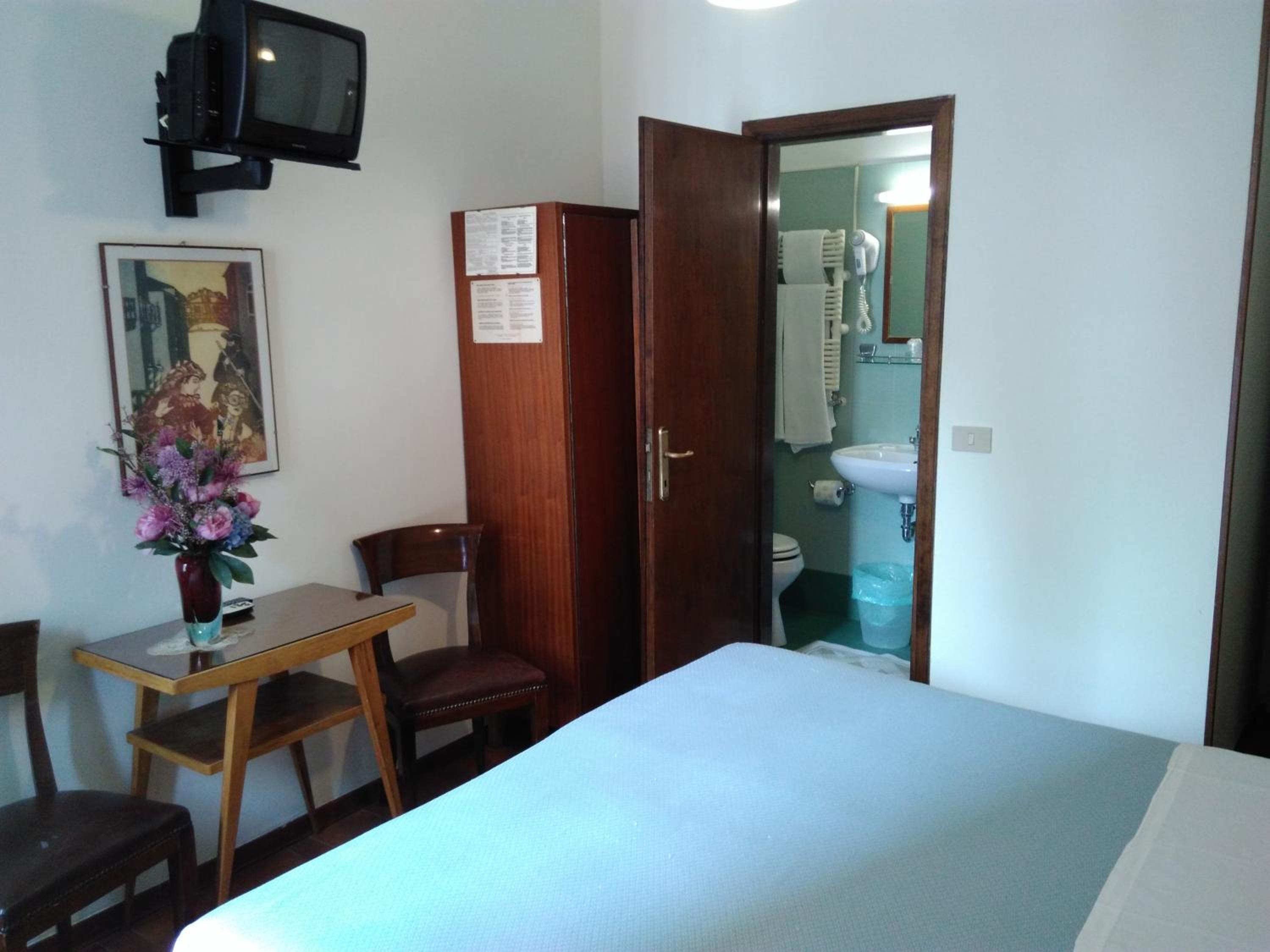 Standard Double or Twin Room photo 2