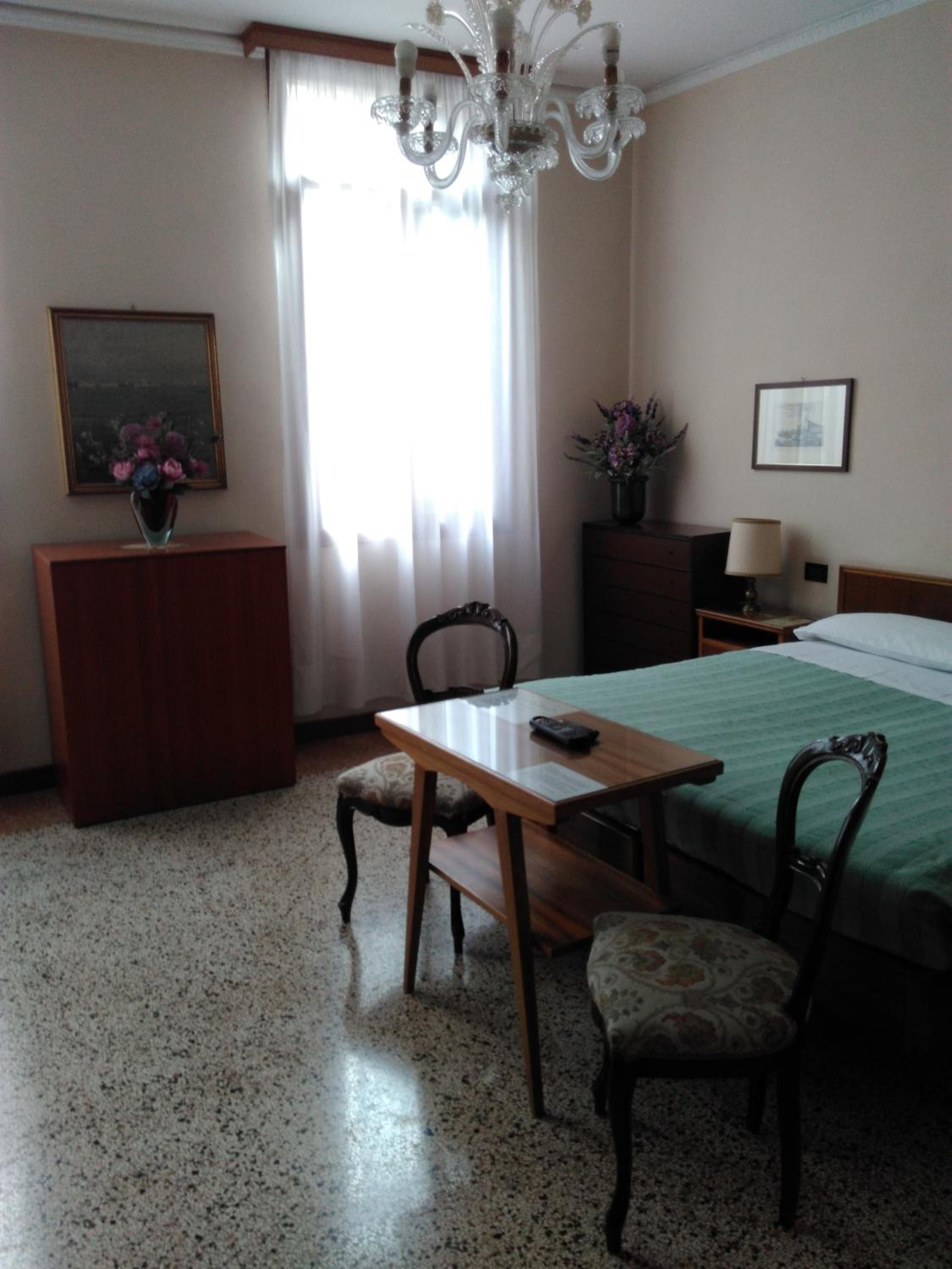 Triple Room with Private Bathroom photo 3