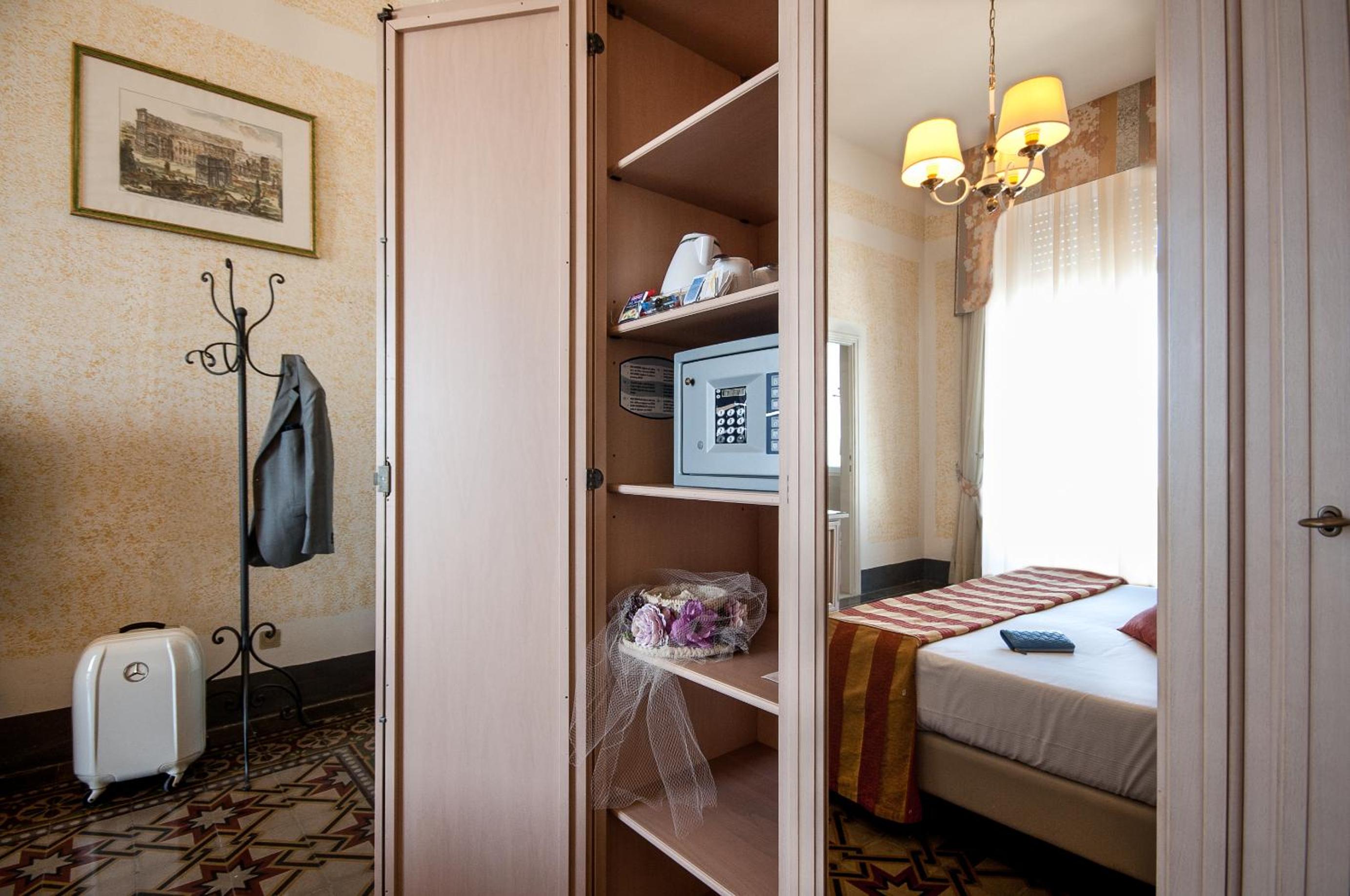 Double Room - Photo 2