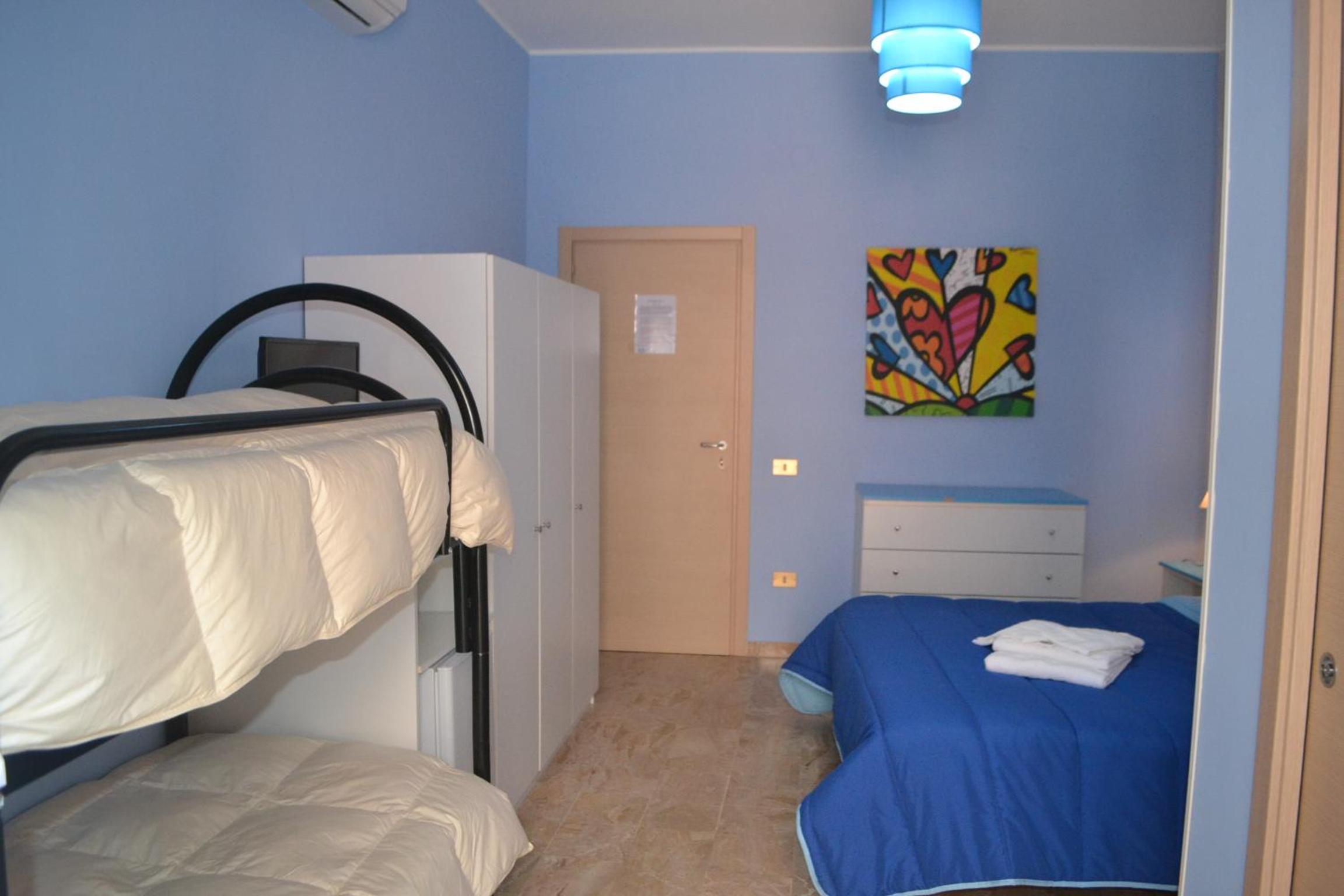 Quadruple Room with Private Bathroom photo 3