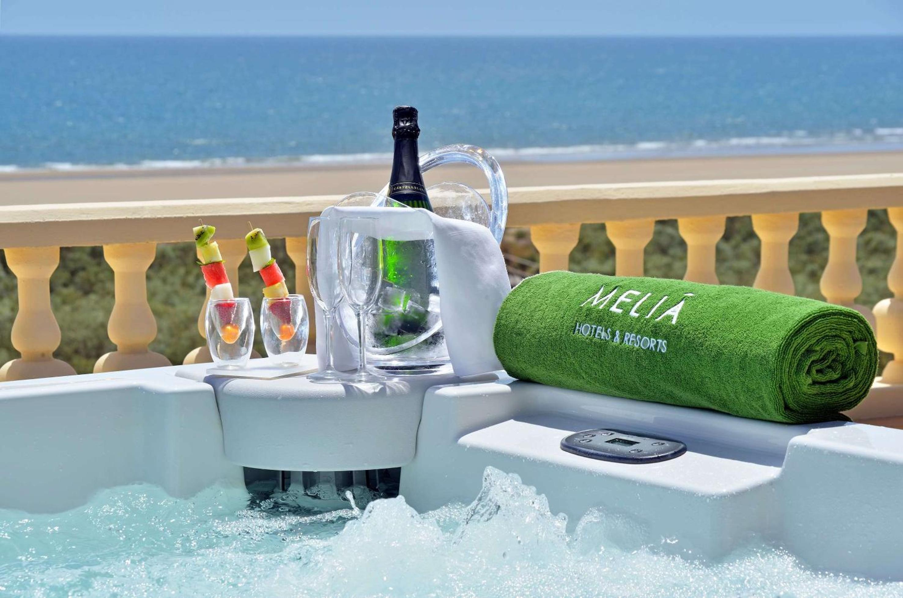 Suite Ejecutiva Junior The Level con Vista al Mar (2 Adultos + 2 Niños)