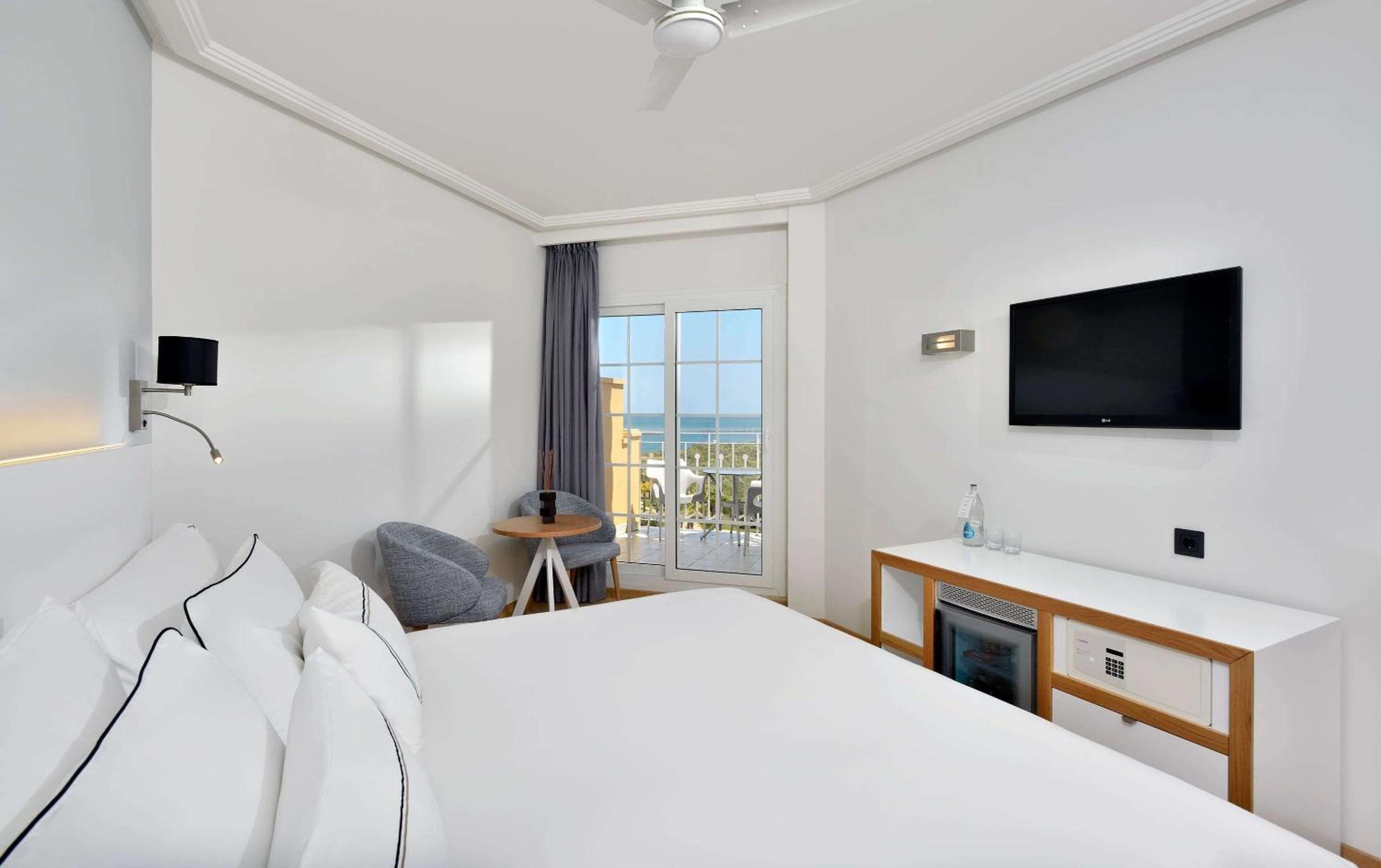 The Level Master Suite with Sea View (2 Adults + 2 Children) photo 3