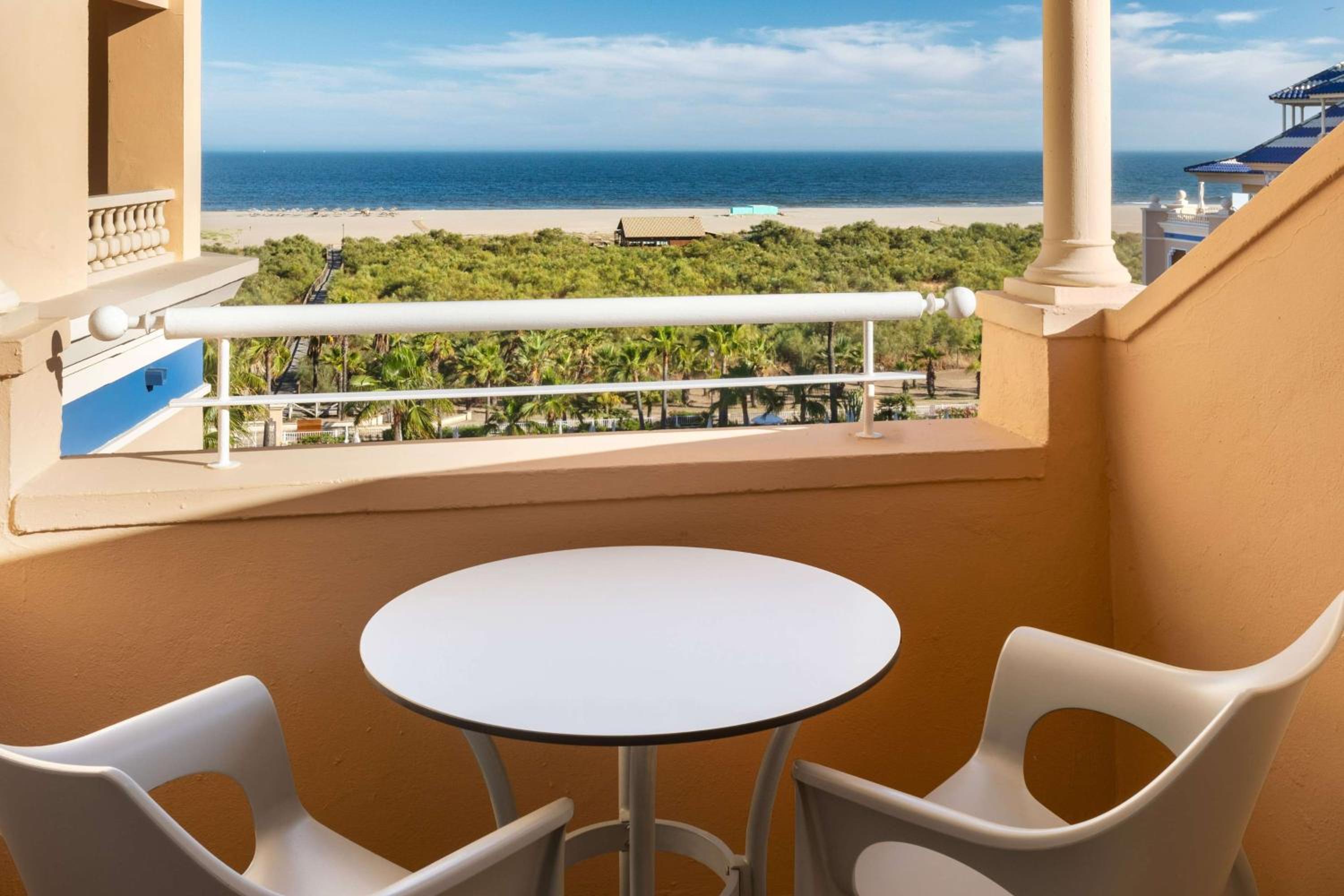 Family The Level Room with Sea View (2 Adults + 2 Children) - Photo 2