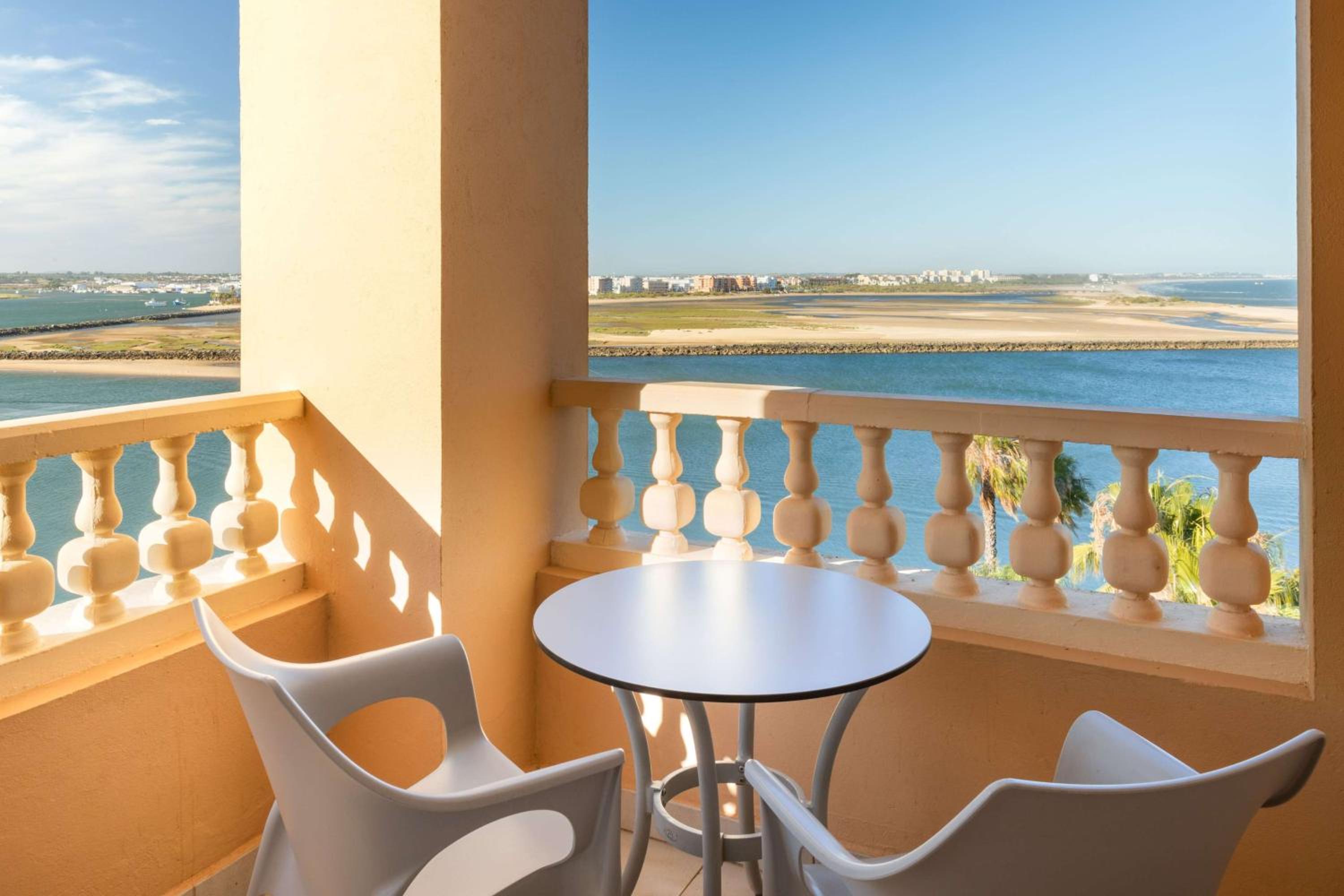La Suite Ocean View Level (2 Adultos + 2 Niños)