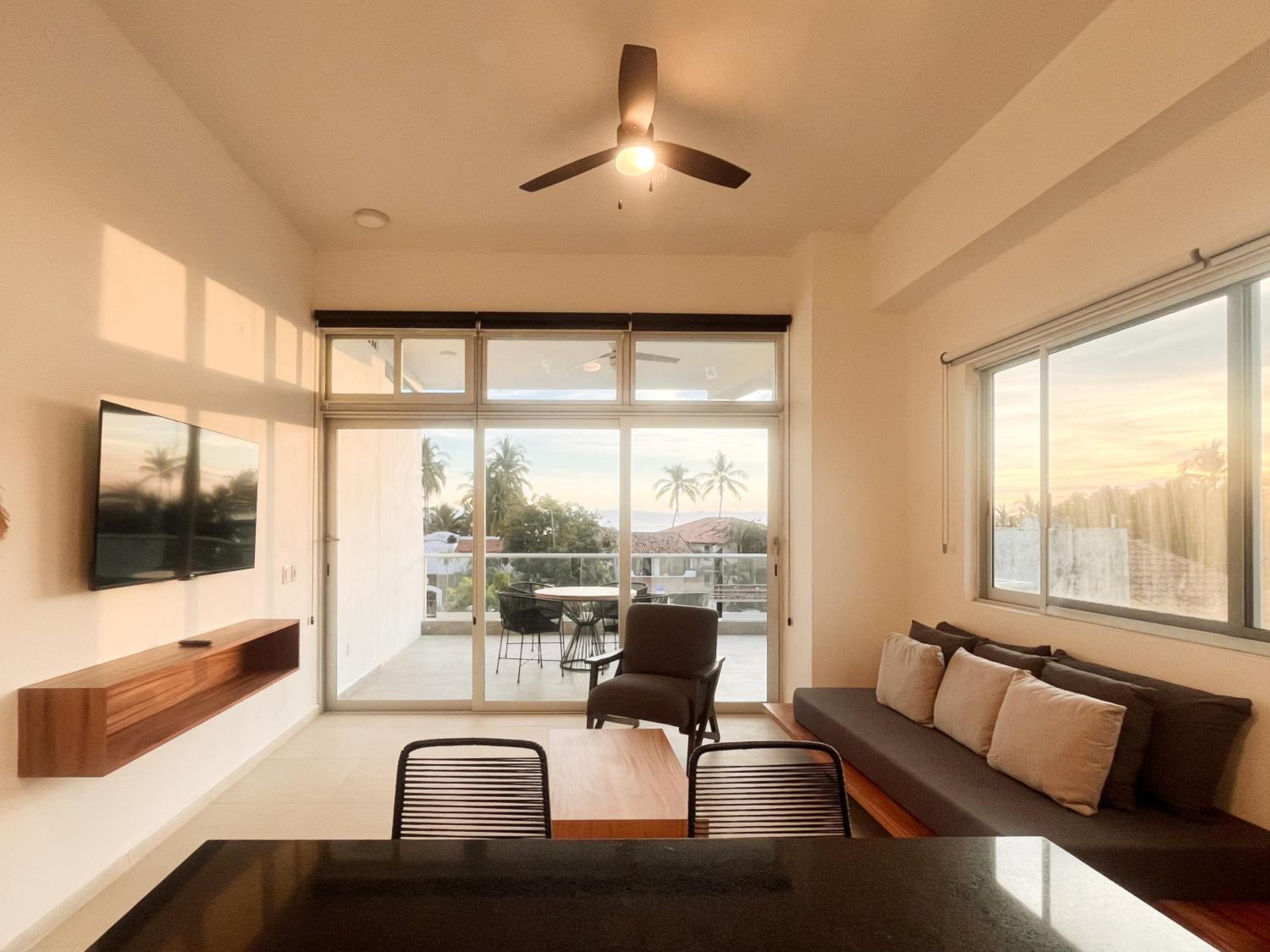 Junior Suite with Pool View photo 2