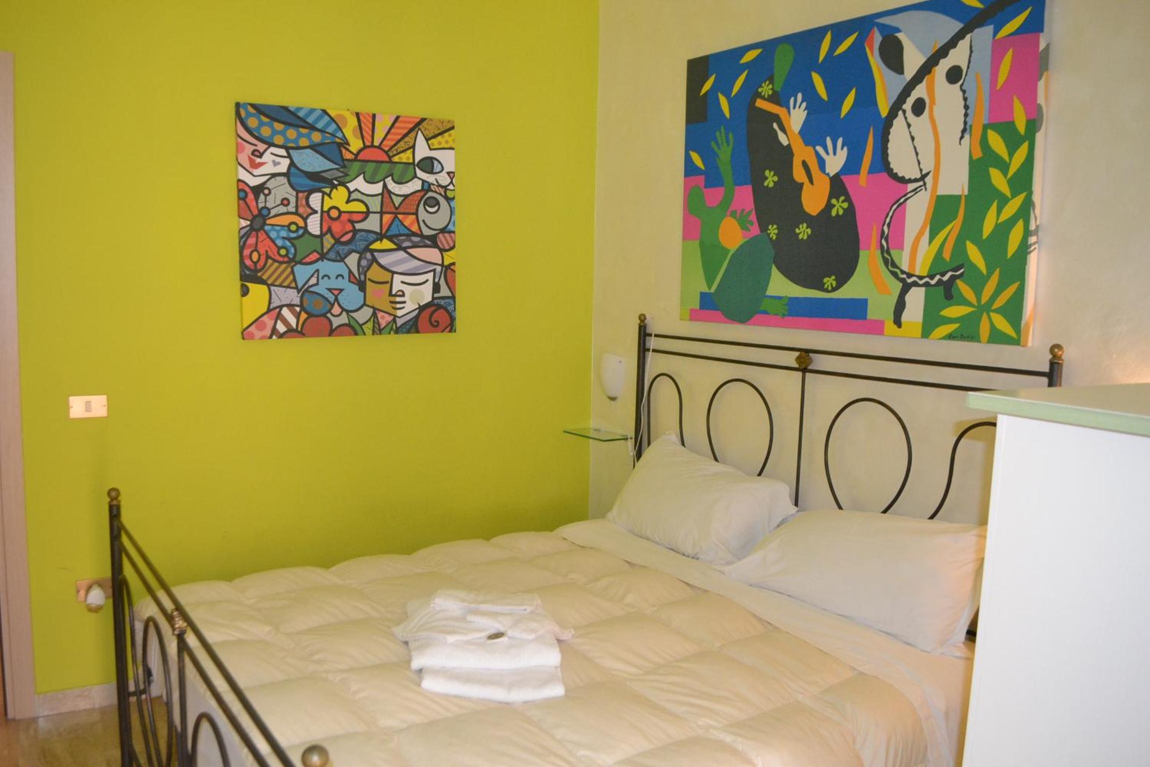 Quadruple Room with Private Bathroom - Photo 7