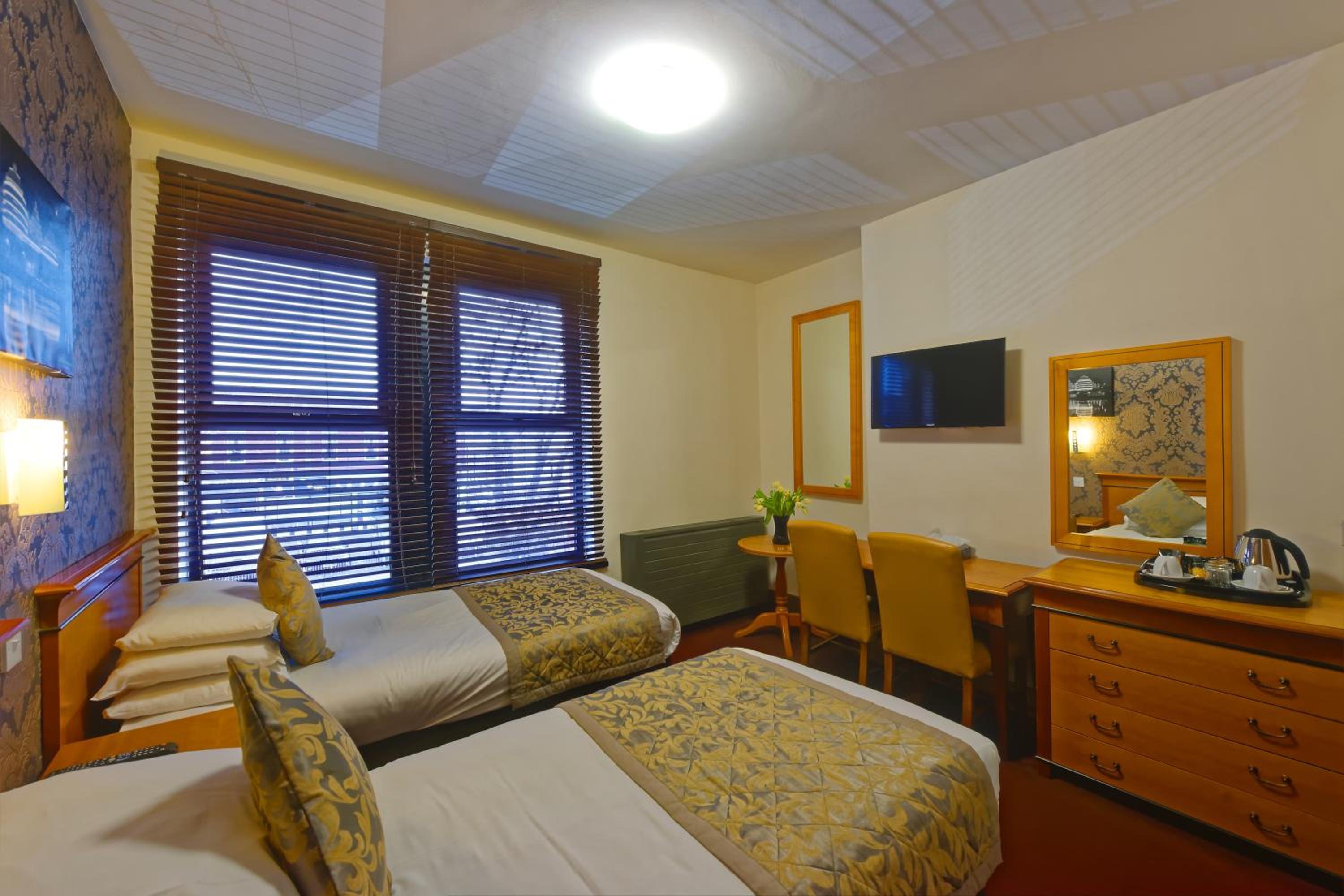 Twin Room En-Suite - Photo 1