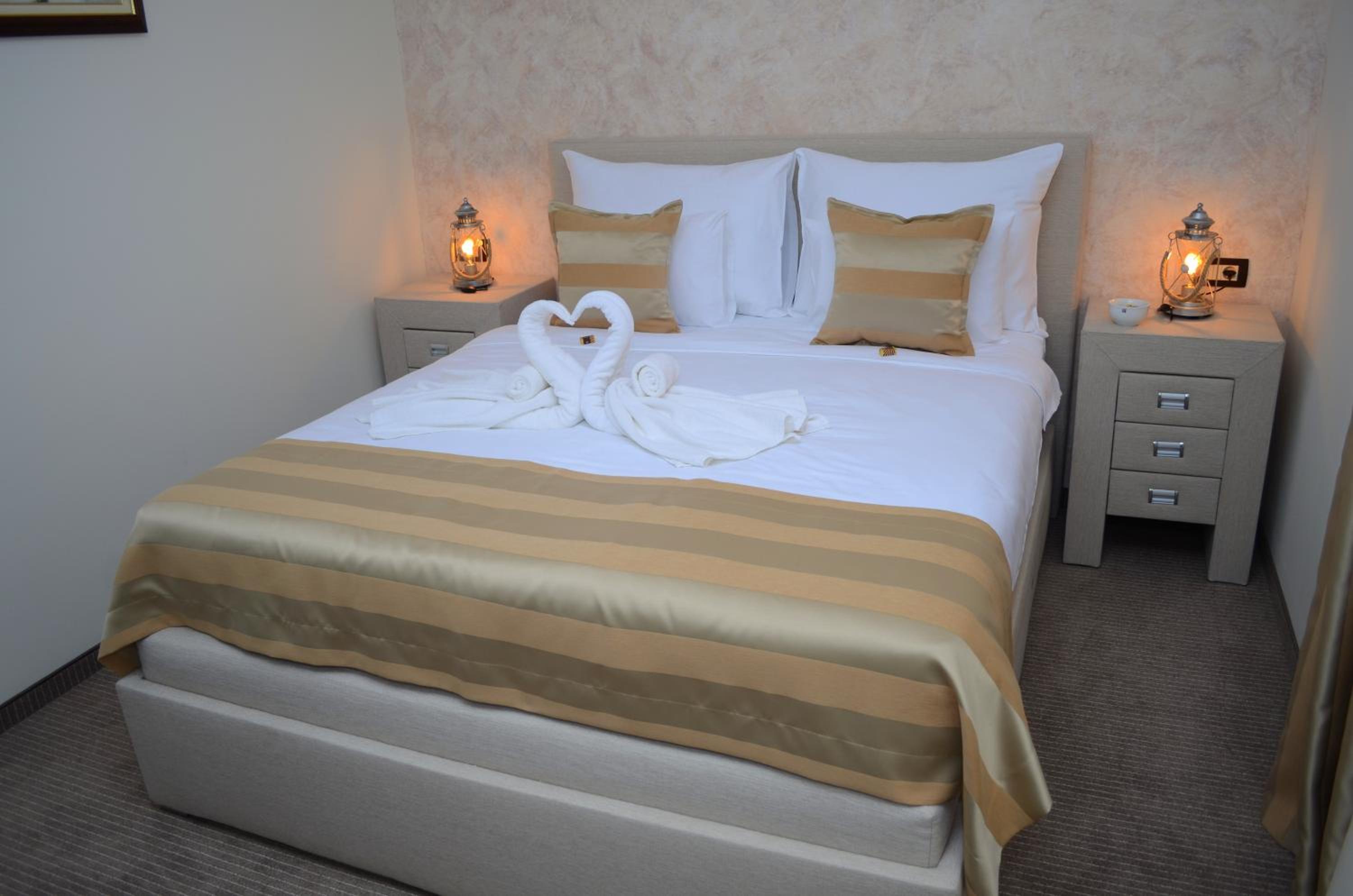 Standard Double or Twin Room photo 3