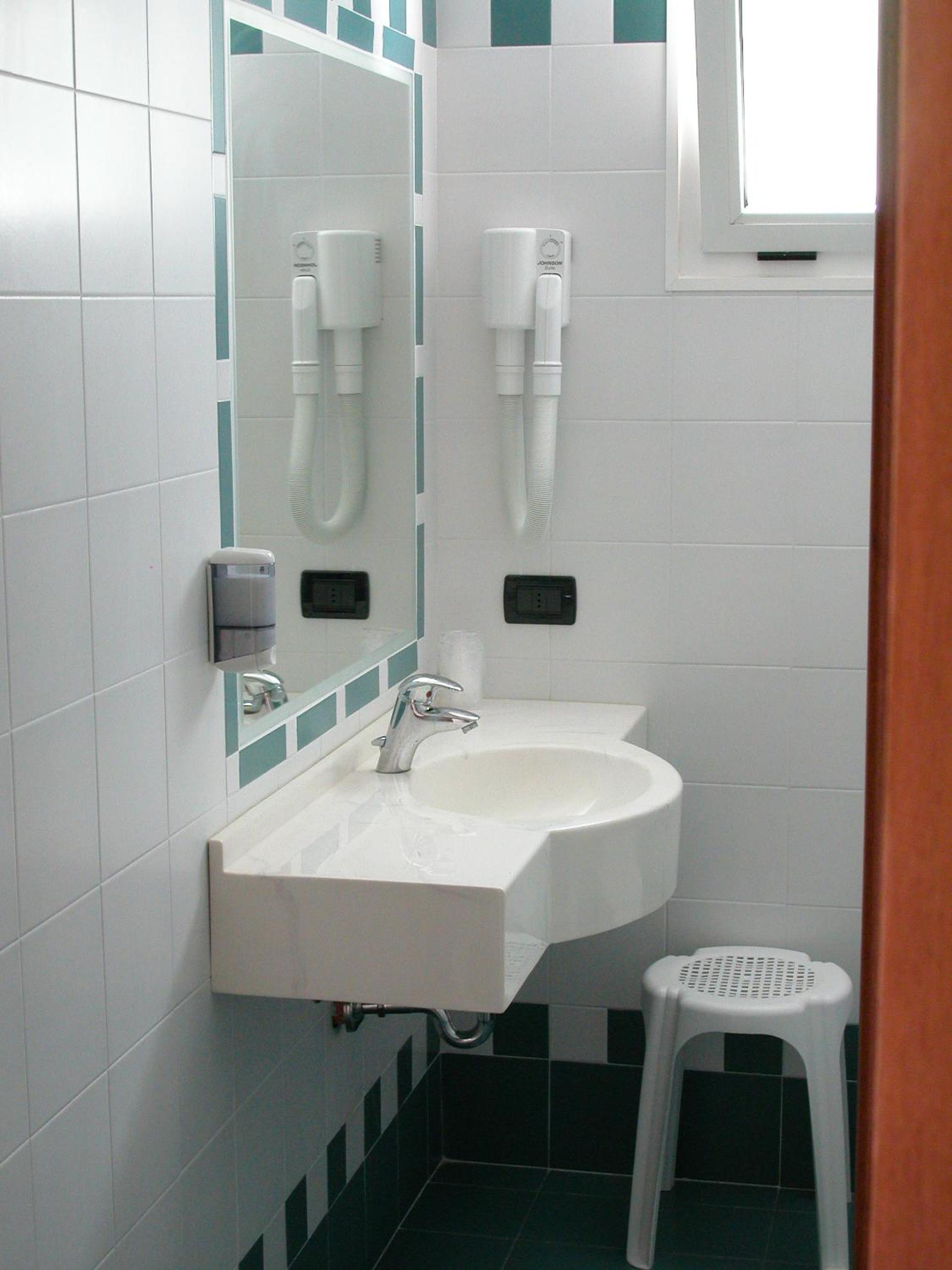 Double Or Twin Room - Photo 10