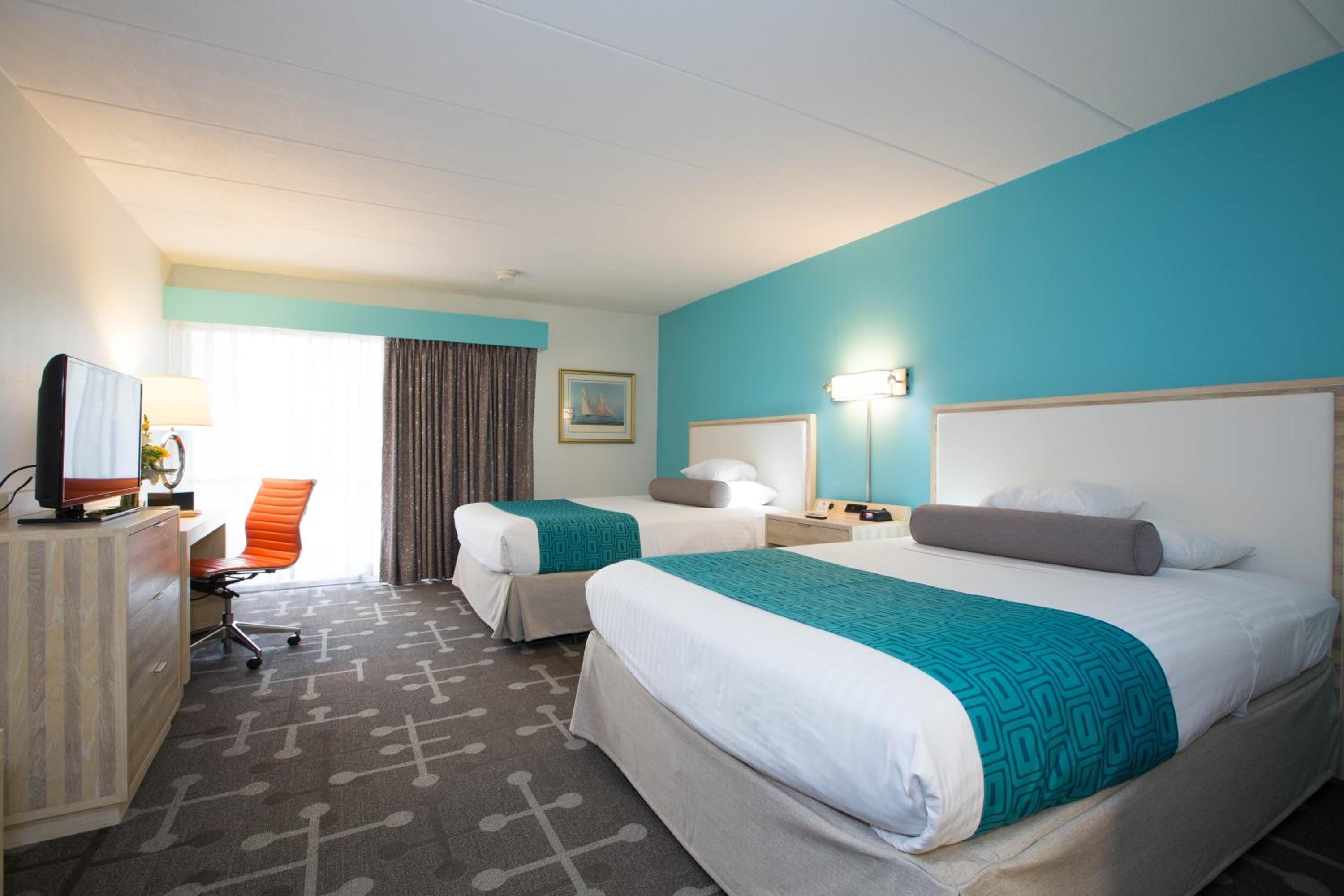 Queen Room with Two Queen Beds - Non-Smoking - Photo 1