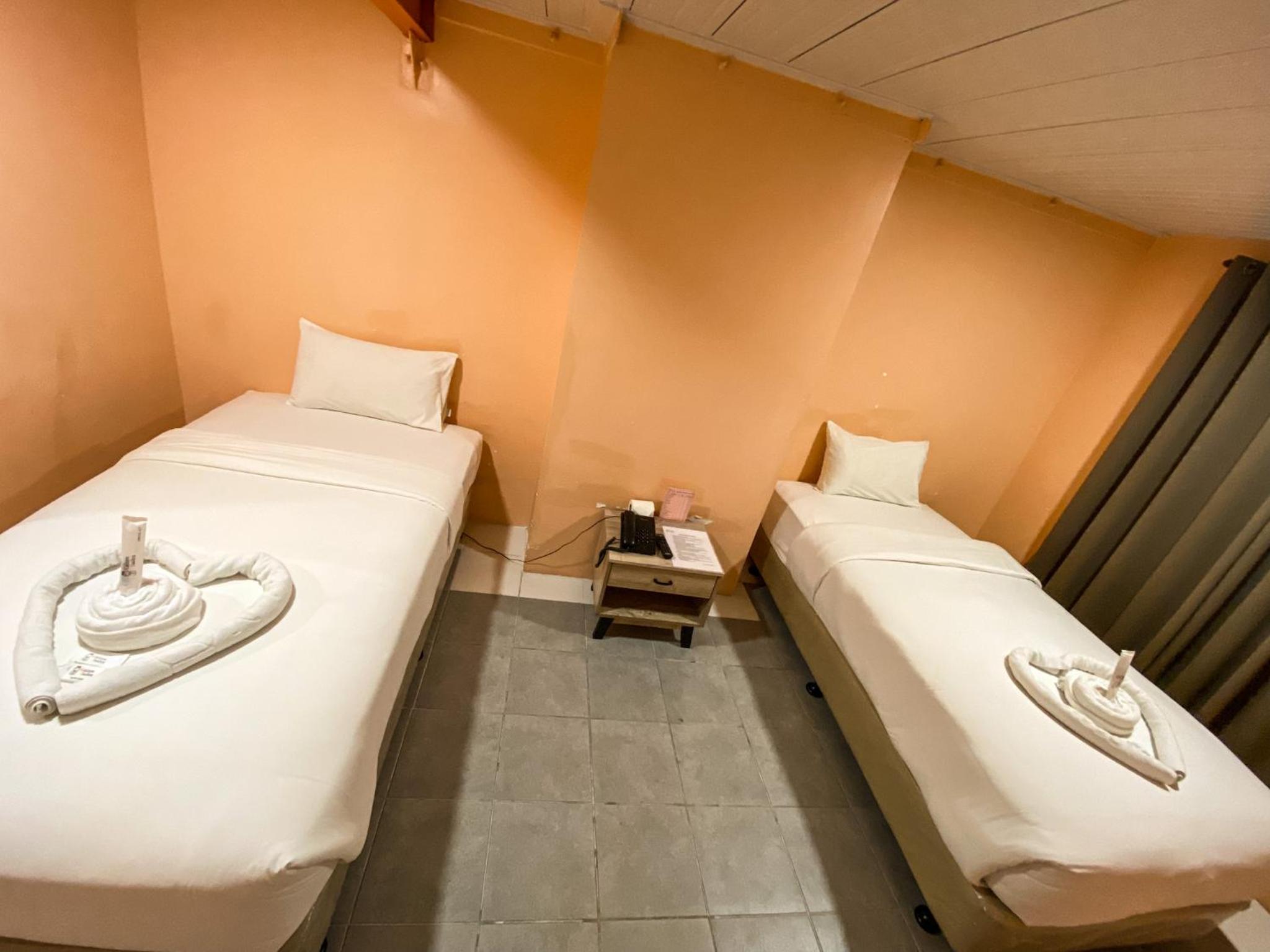 Standard Twin Room - Photo 5