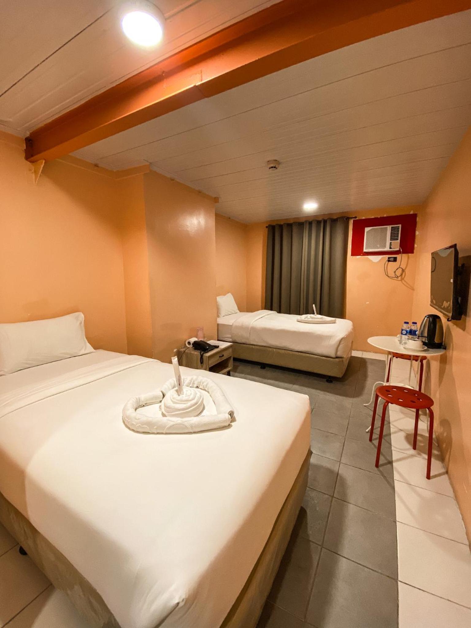 Standard Twin Room - Photo 6