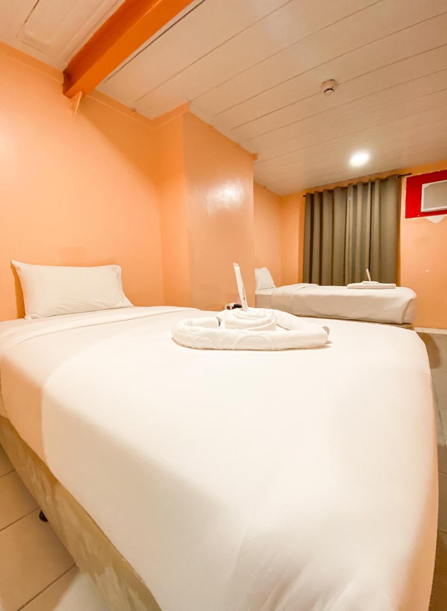 Standard Twin Room - Photo 8