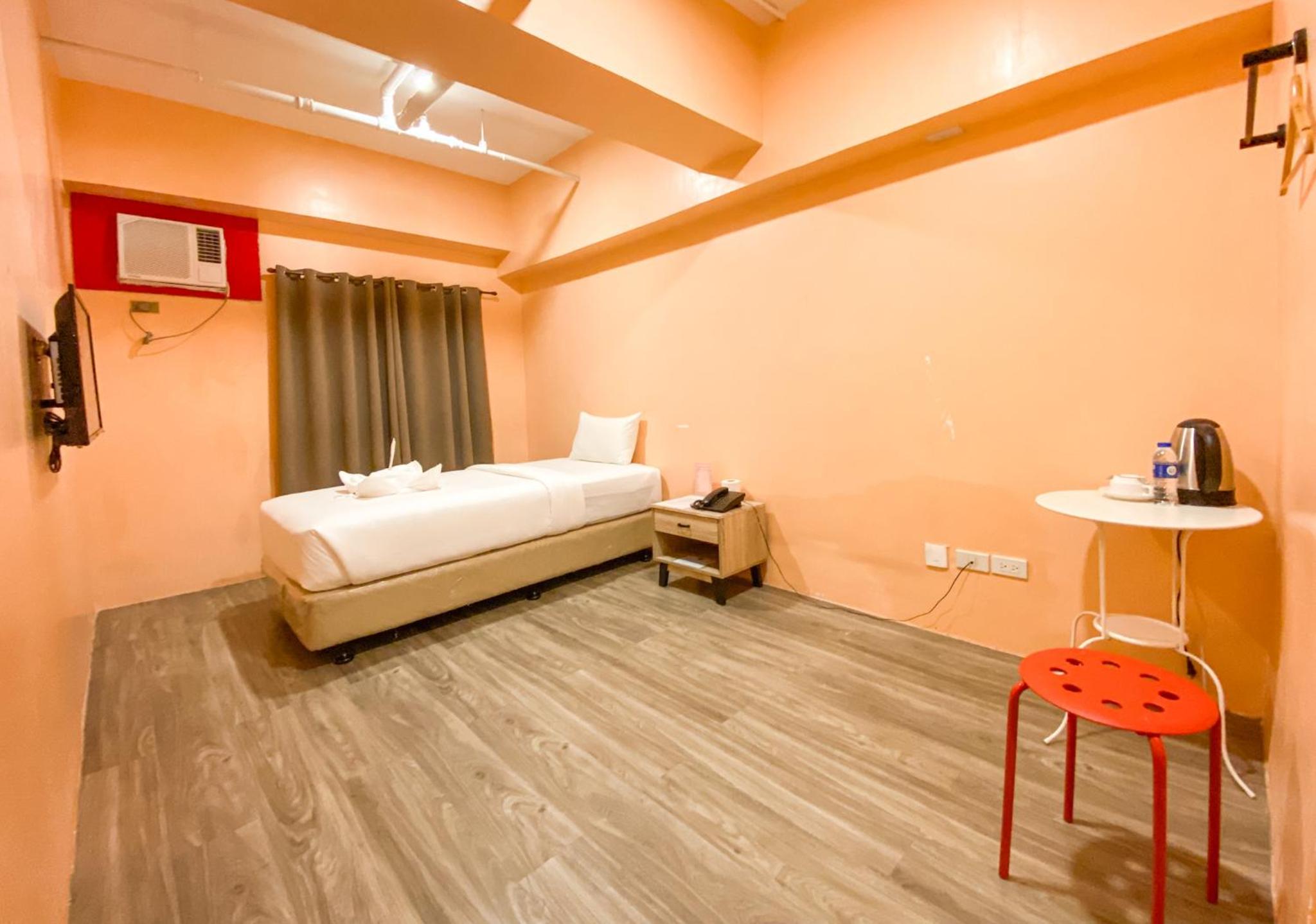 Standard Twin Room - Photo 2