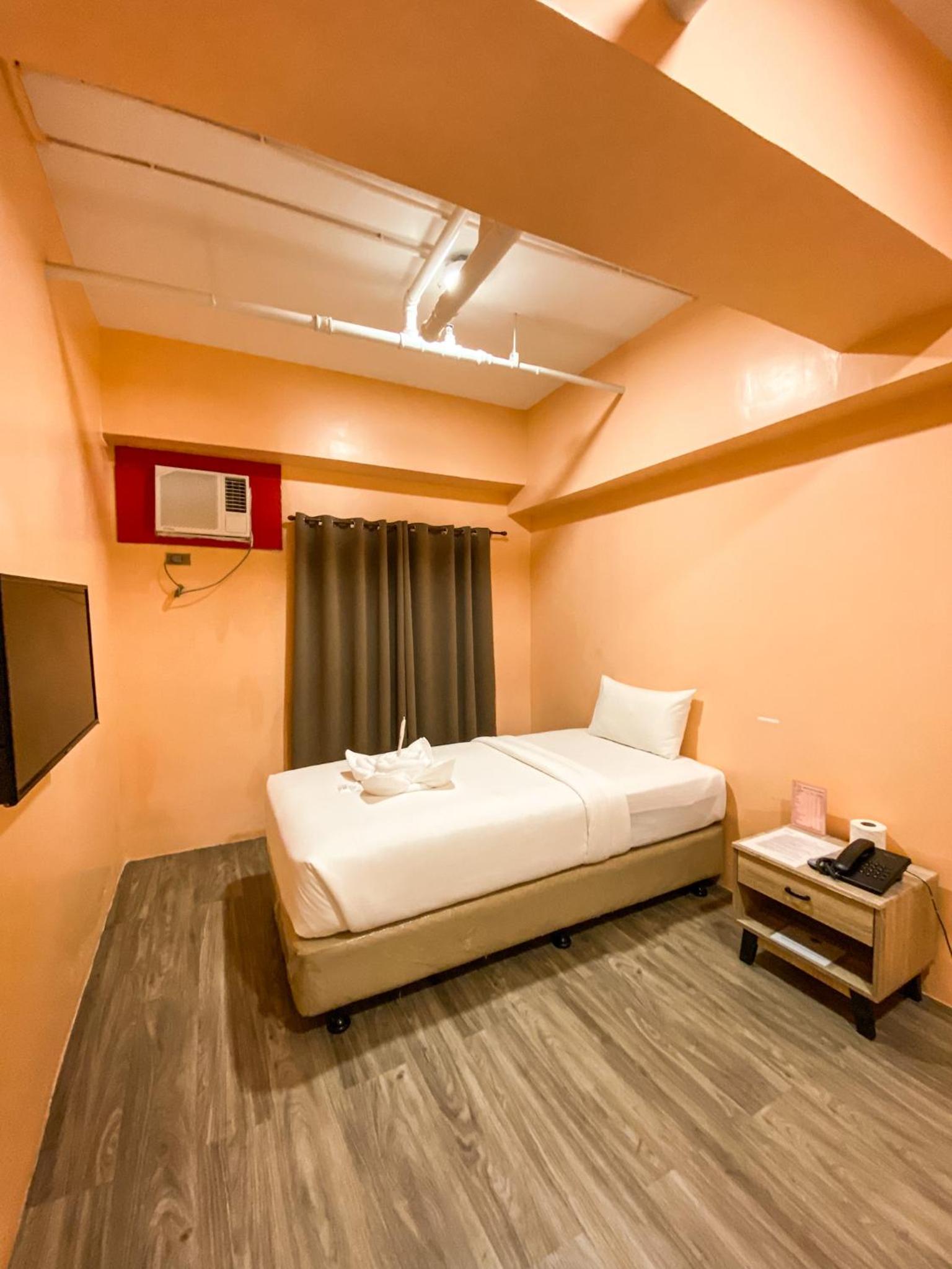 Standard Twin Room - Photo 4