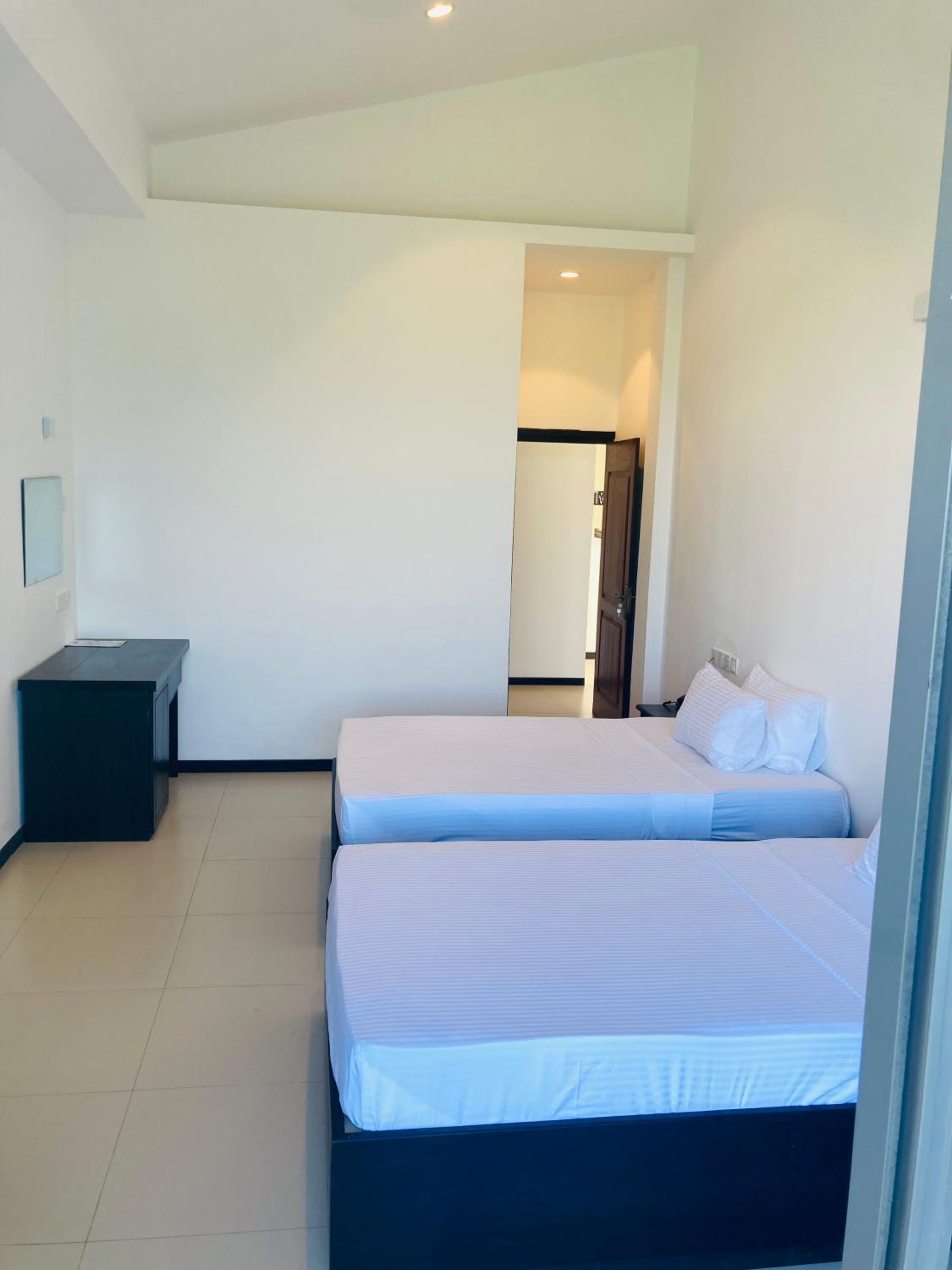 Deluxe Double or Twin Room with Mountain View