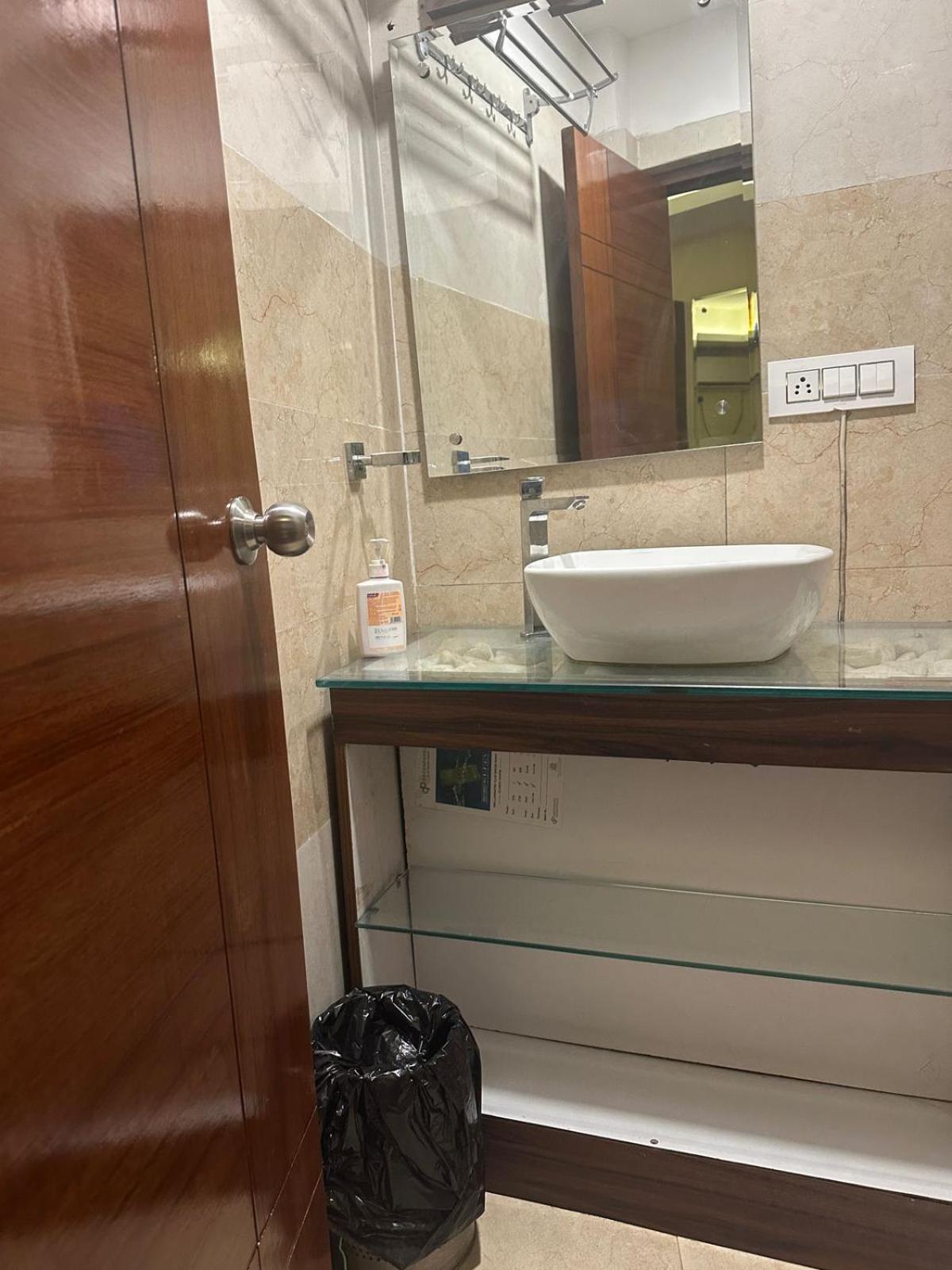 Deluxe Double Room with Balcony - Photo 5