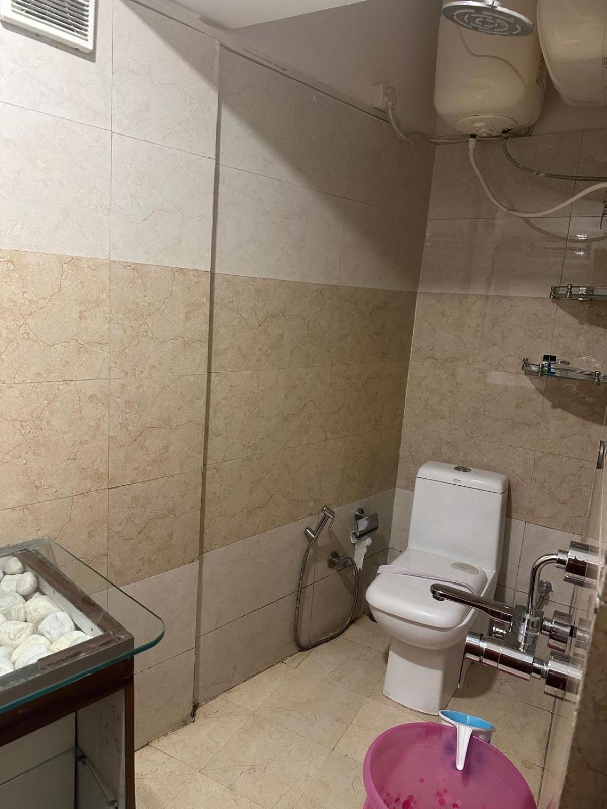 Deluxe Double Room with Balcony - Photo 4