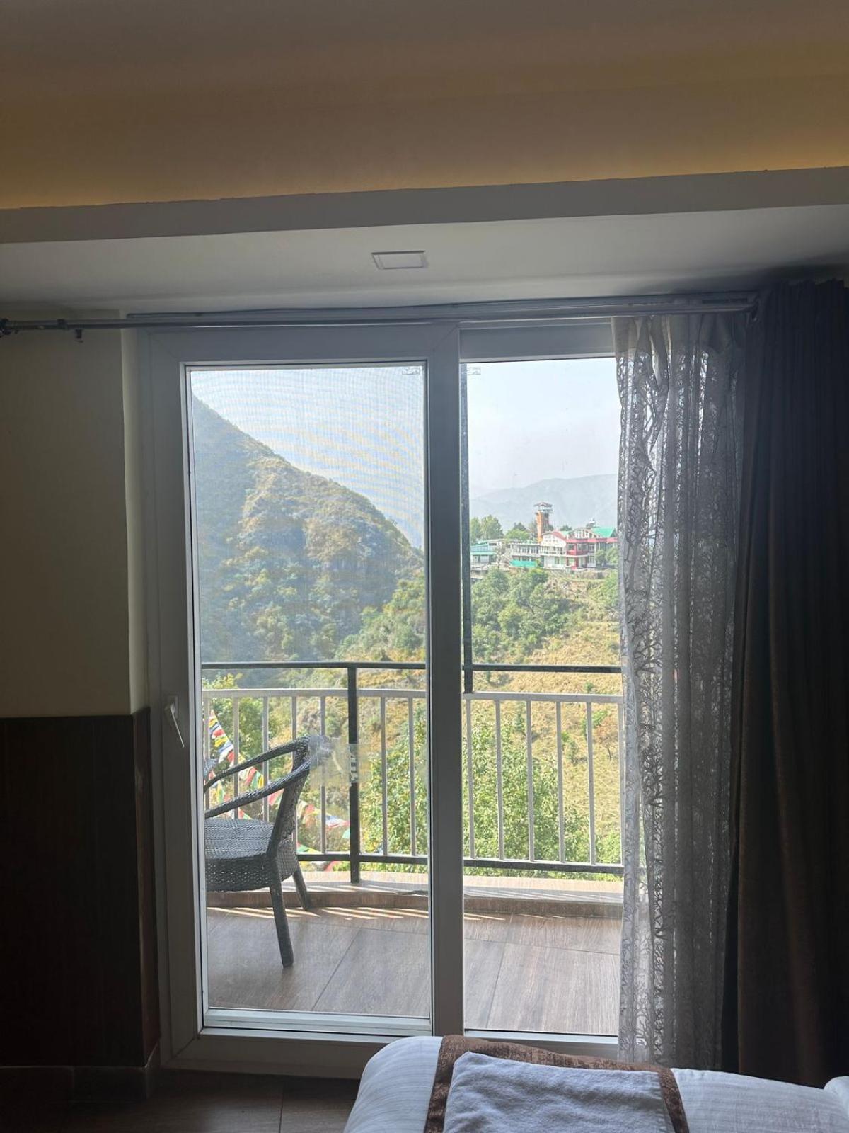 Deluxe Double Room with Balcony - Photo 6