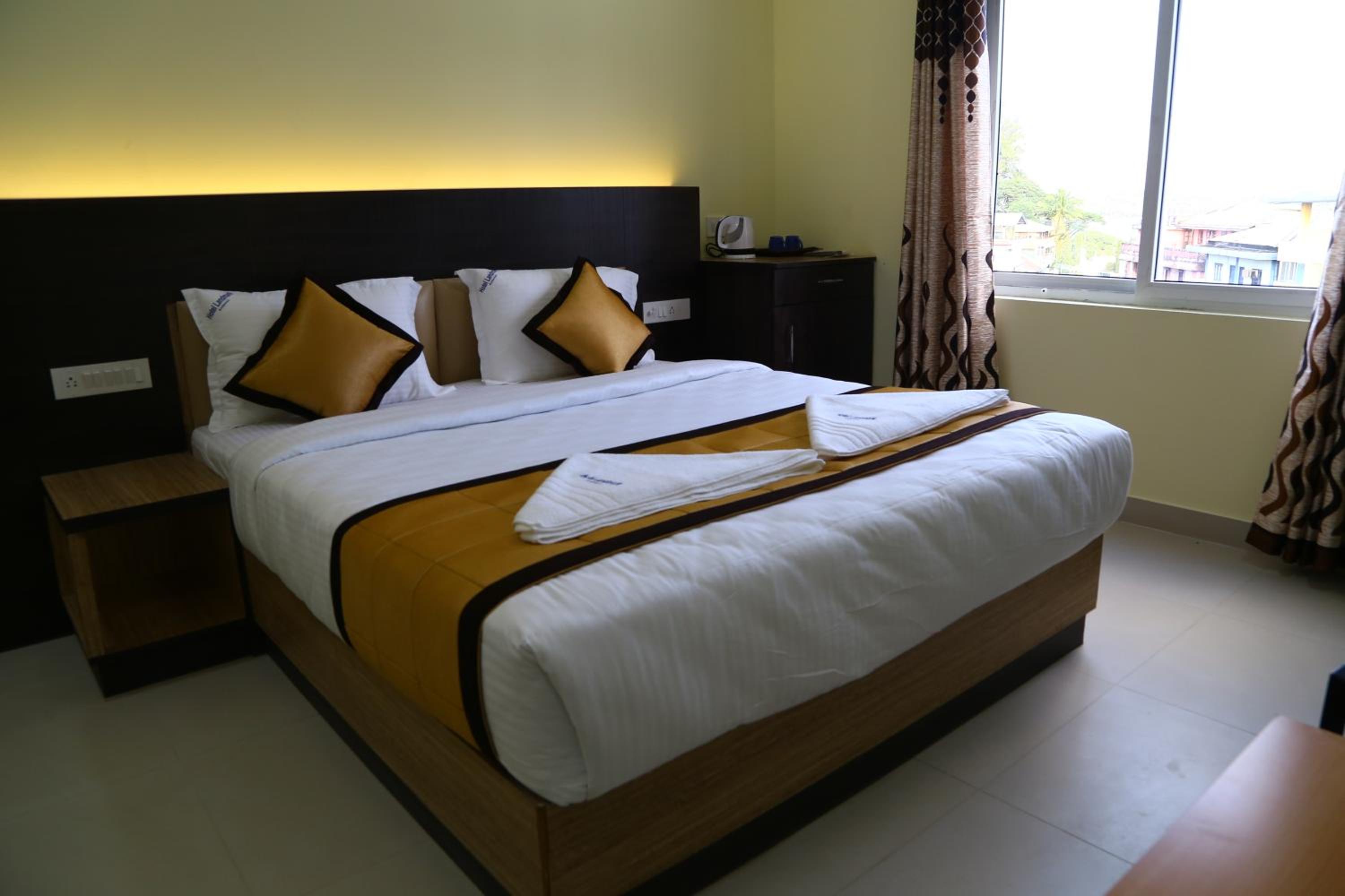 Deluxe Double or Twin Room