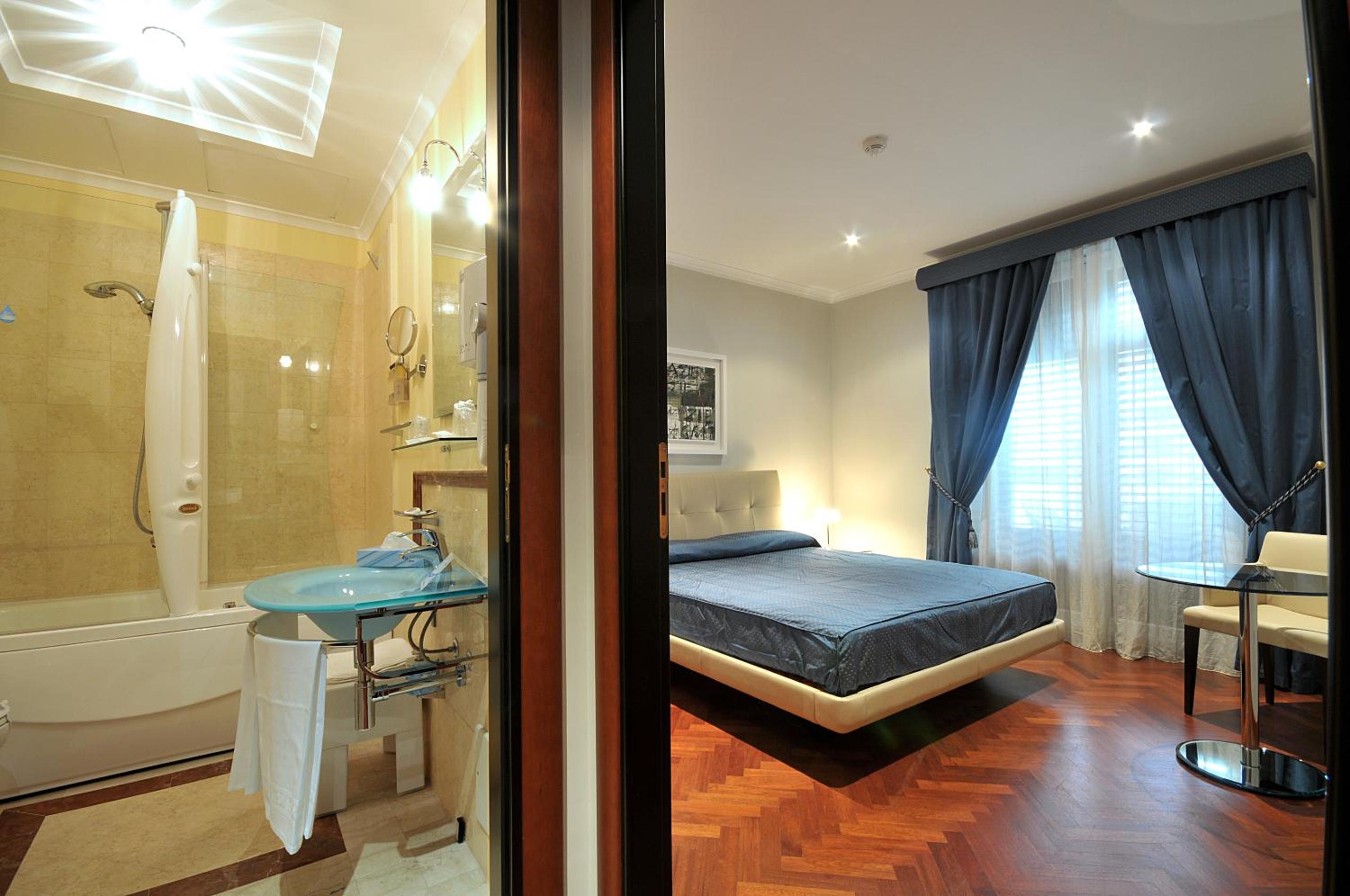 Suite - Photo 1