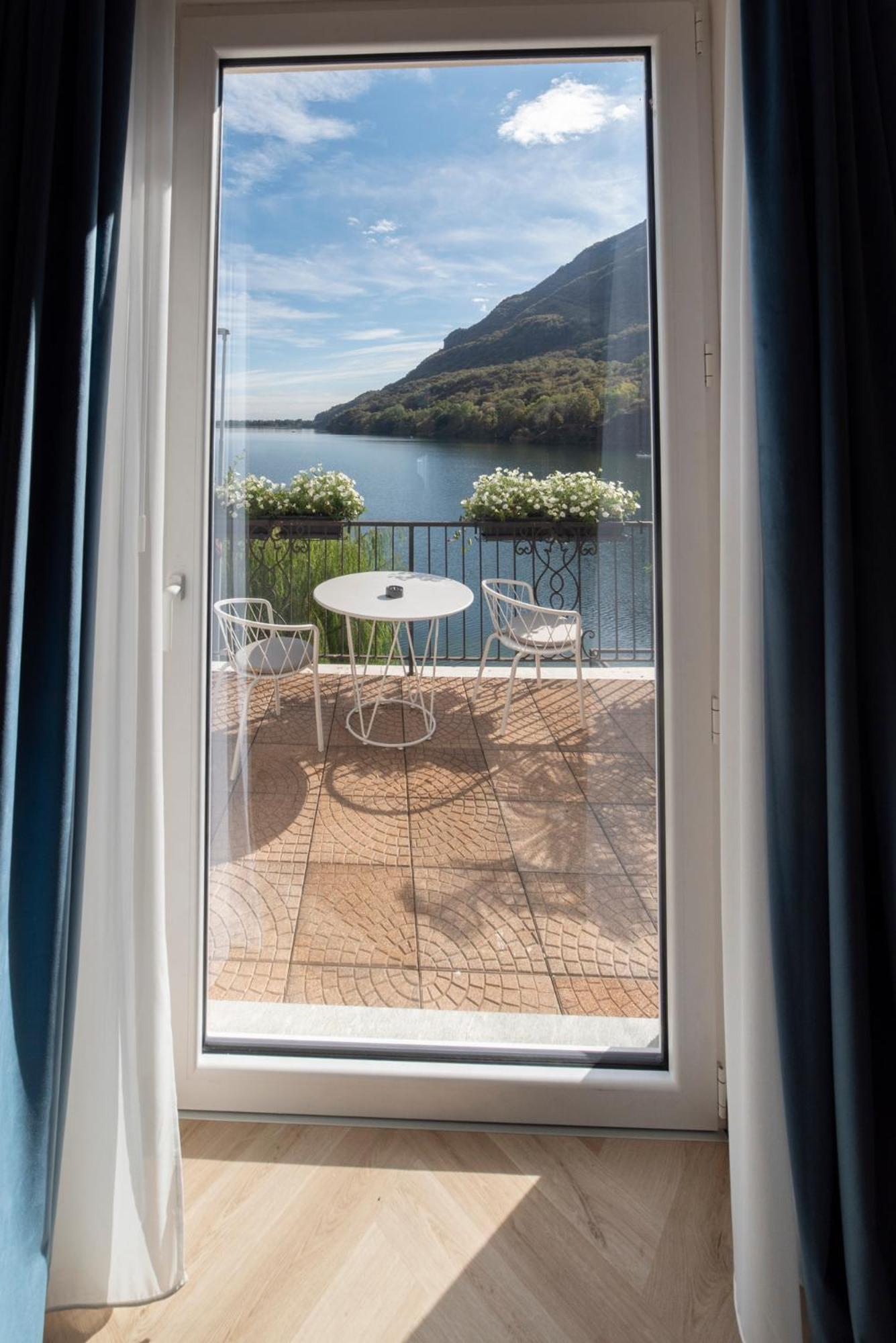 Deluxe Double Room with Balcony - Photo 31