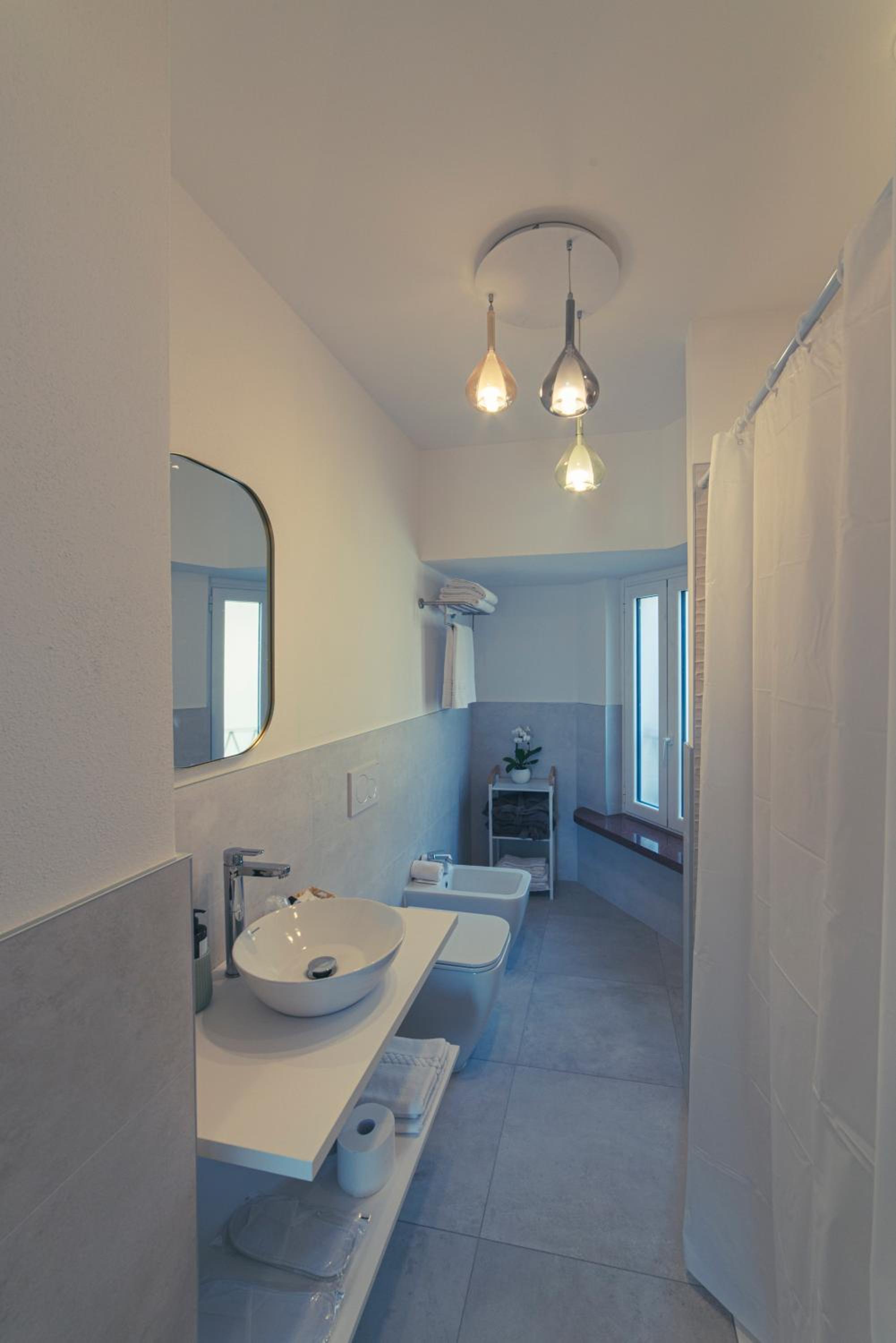 Deluxe Double Room with Balcony - Photo 29