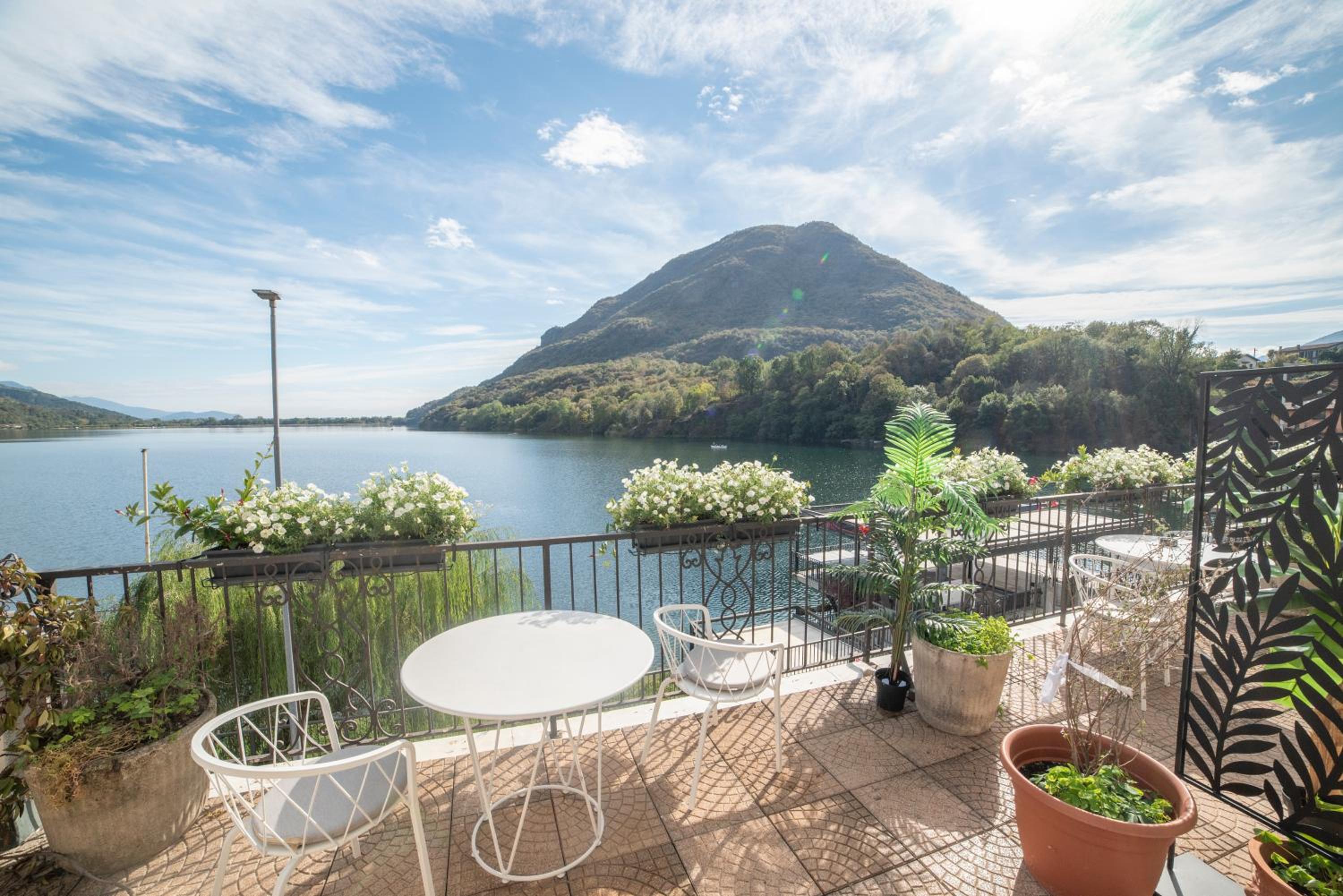 Deluxe Double Room with Balcony - Photo 28