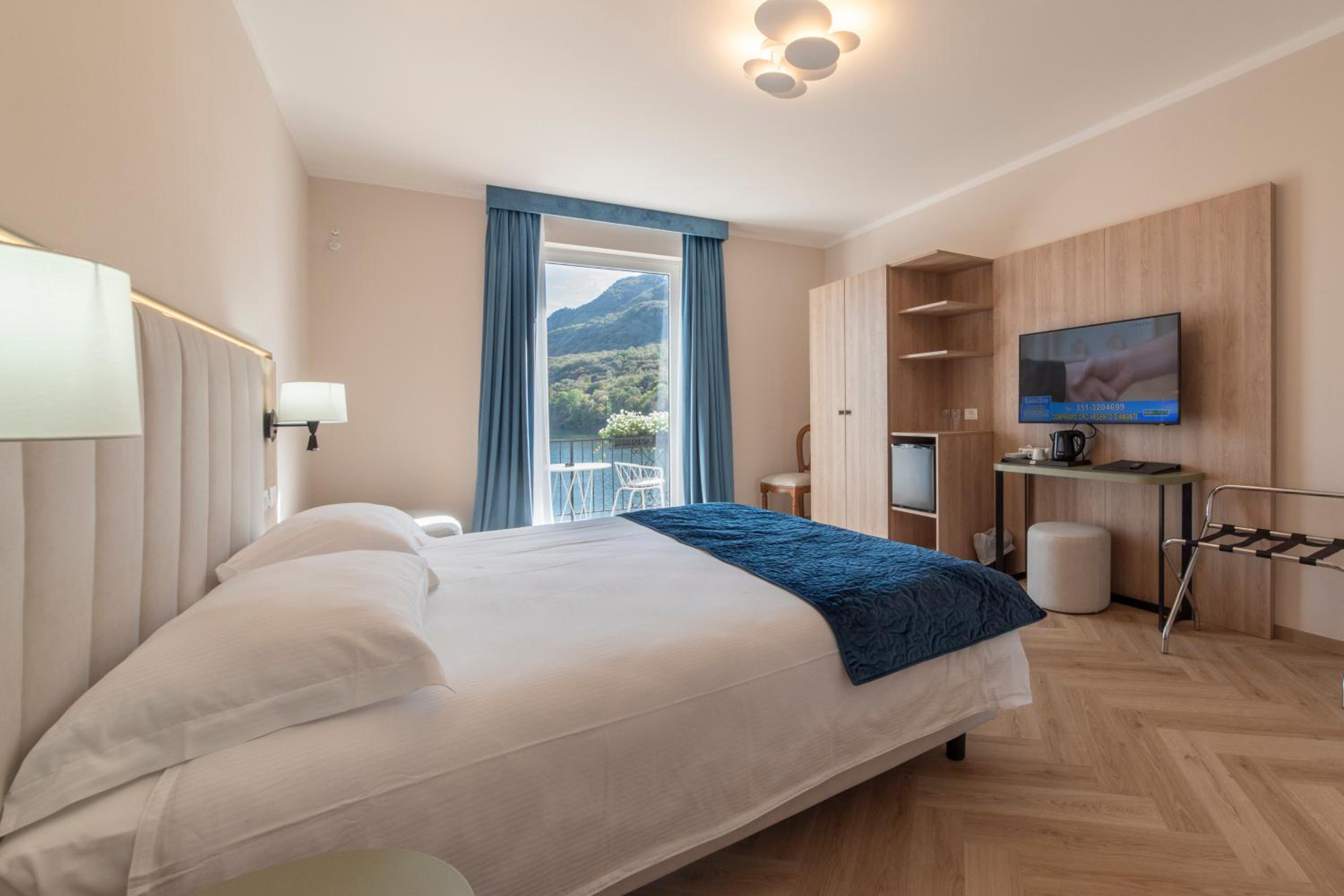 Deluxe Double Room with Balcony - Photo 26