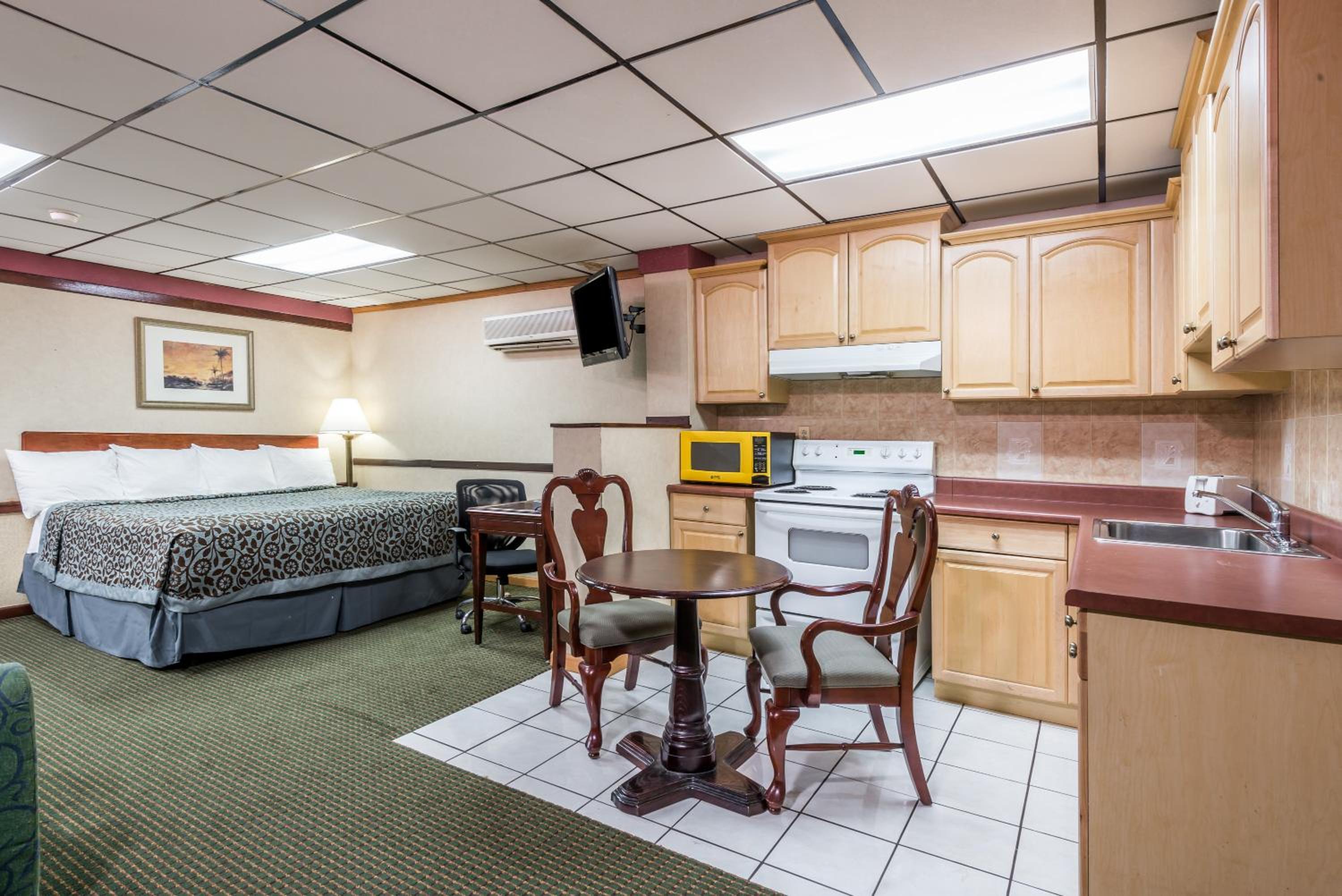 Efficiency King Room photo 3