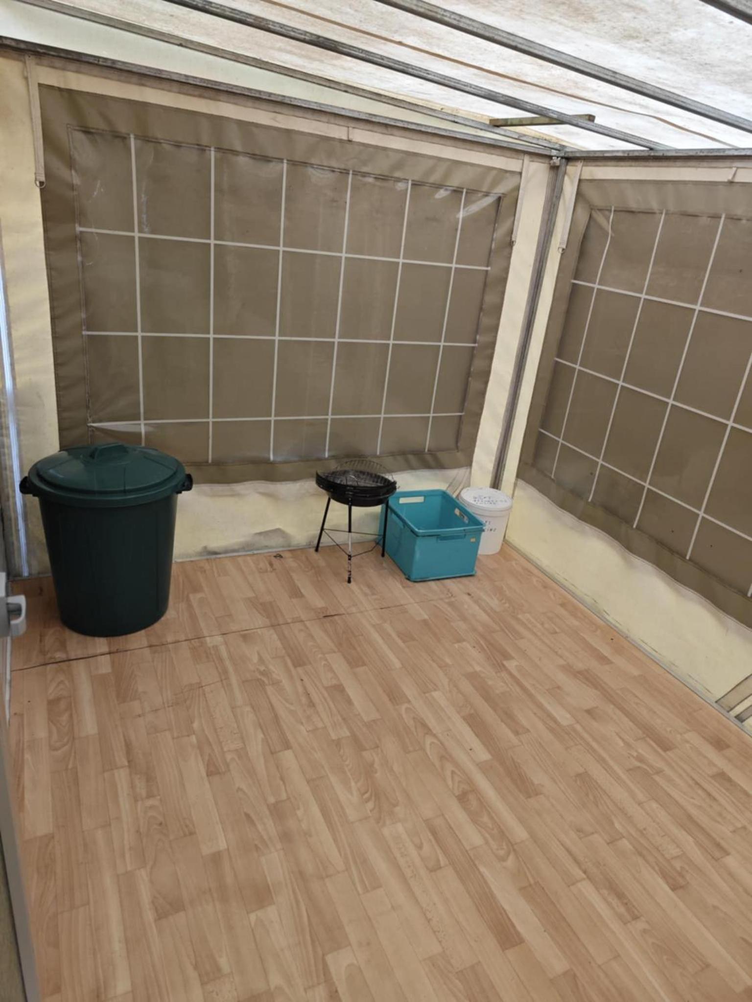 Mobile Home photo 3