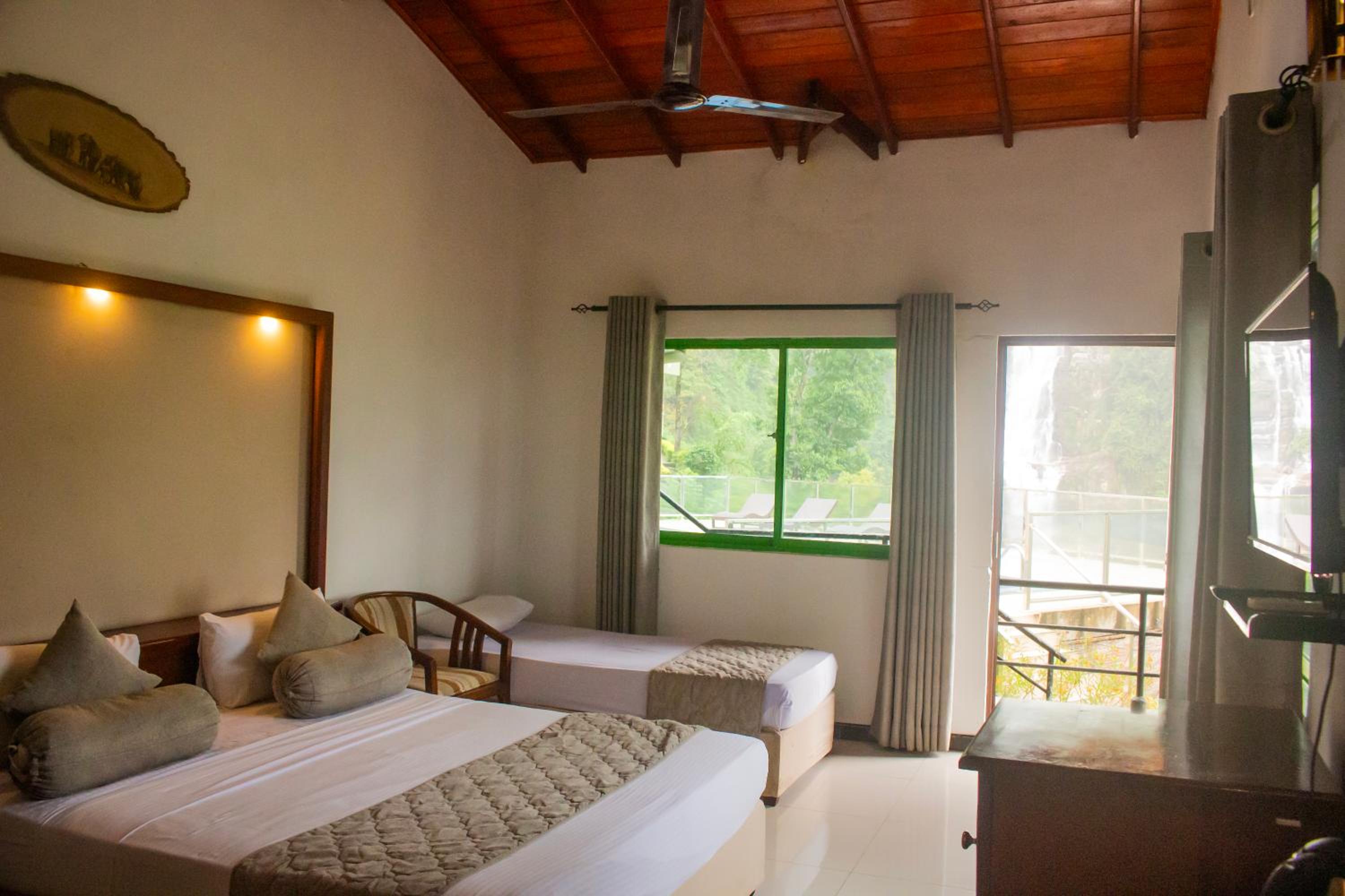 Deluxe Triple Room photo 3