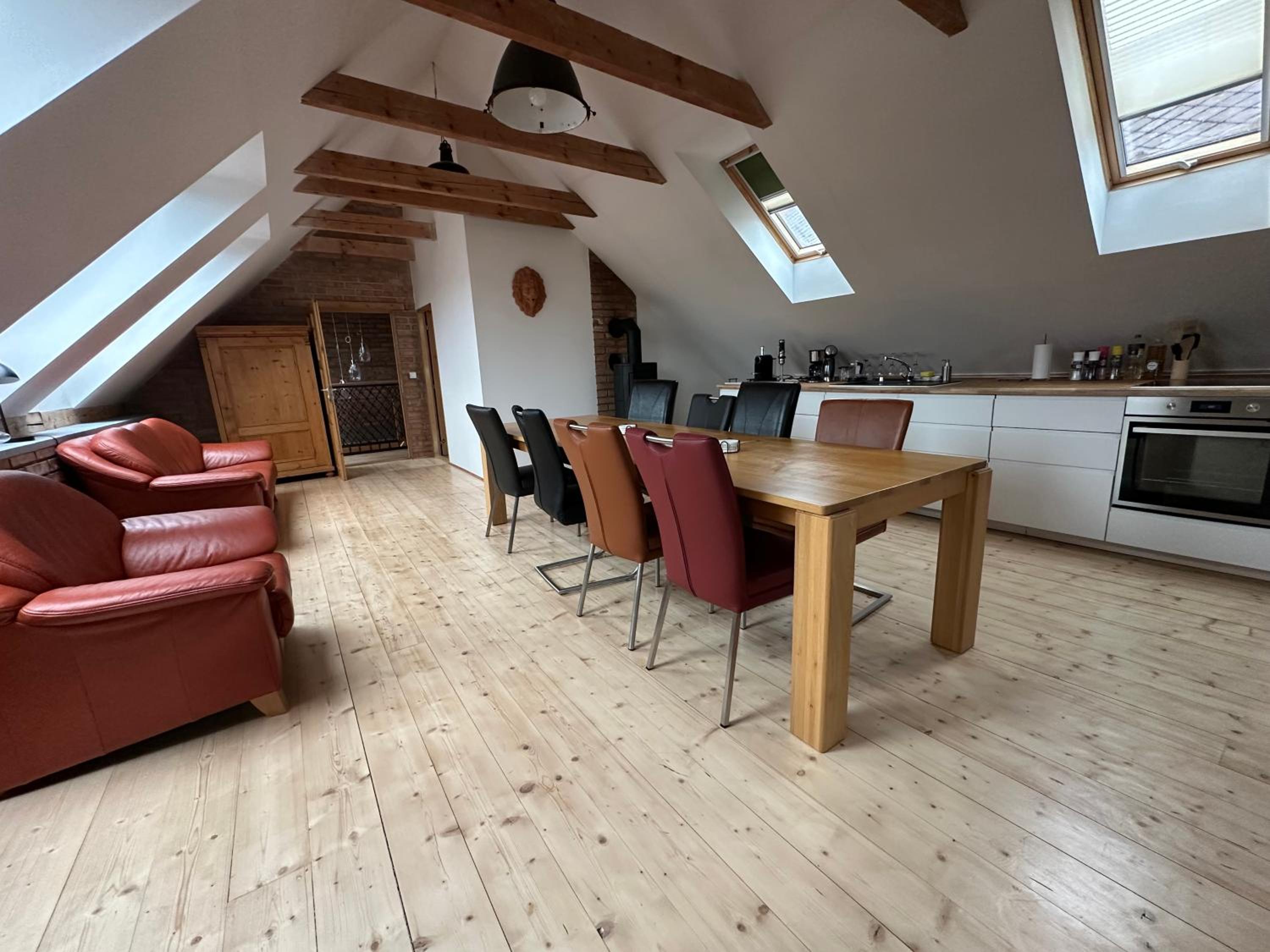 Three-Bedroom House photo 3