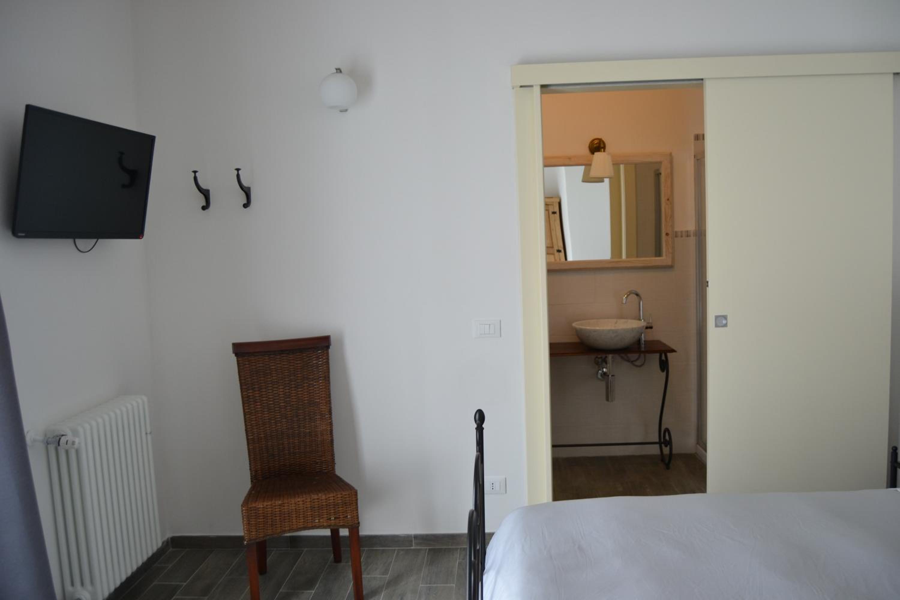 Double Room - Photo 2