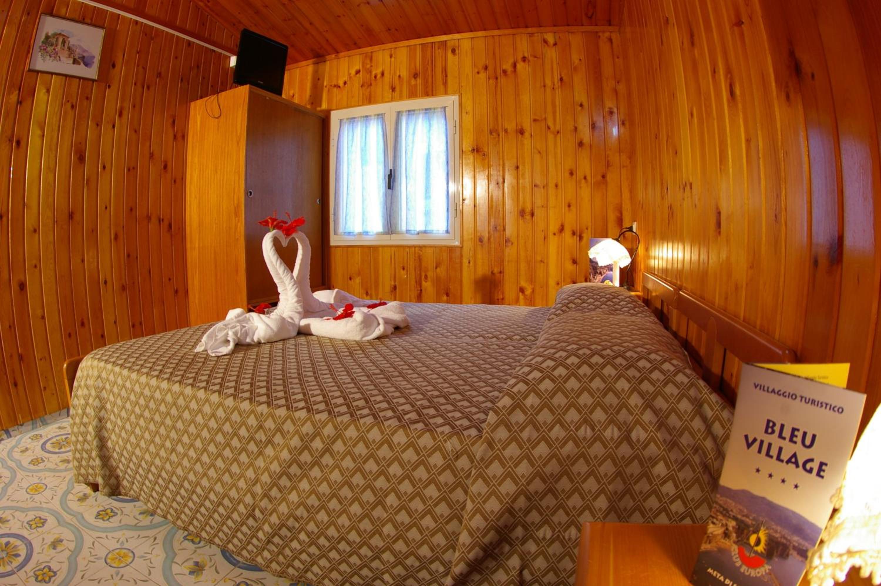 Bungalow (2 Adults) photo 2